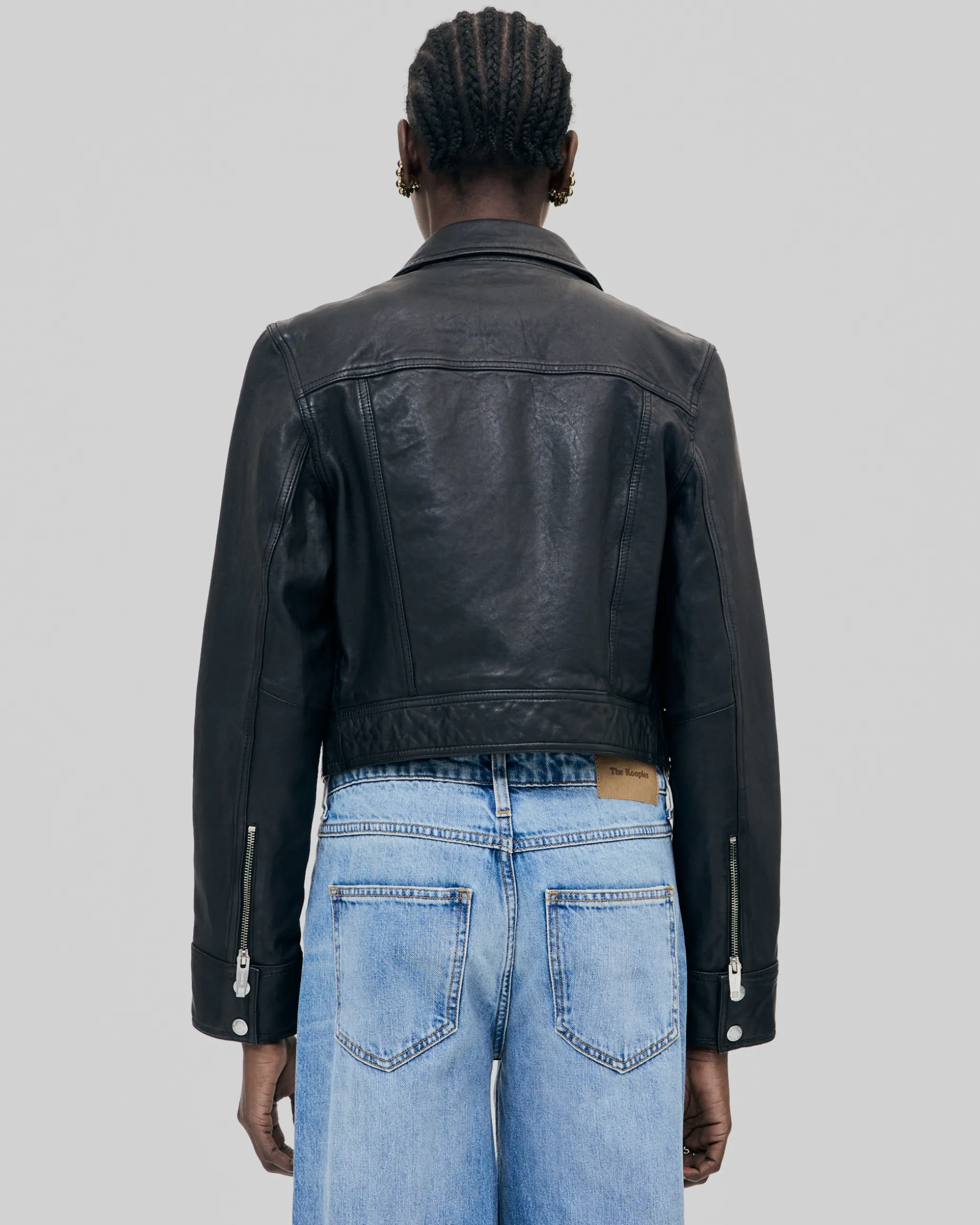 Blouson court en cuir noir