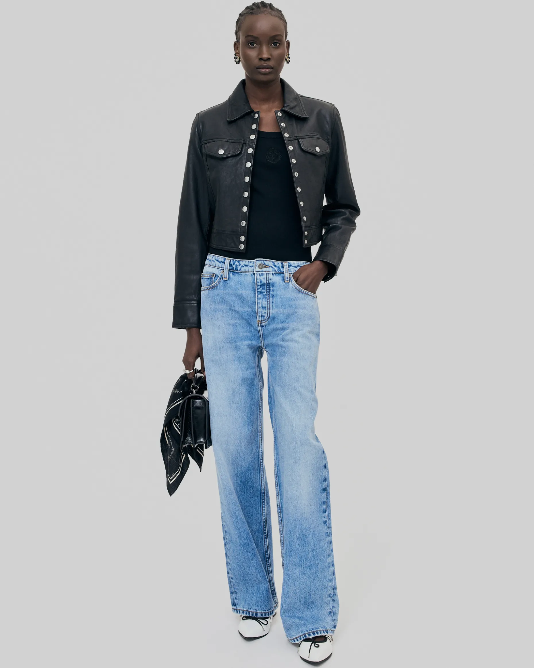Blouson court en cuir noir