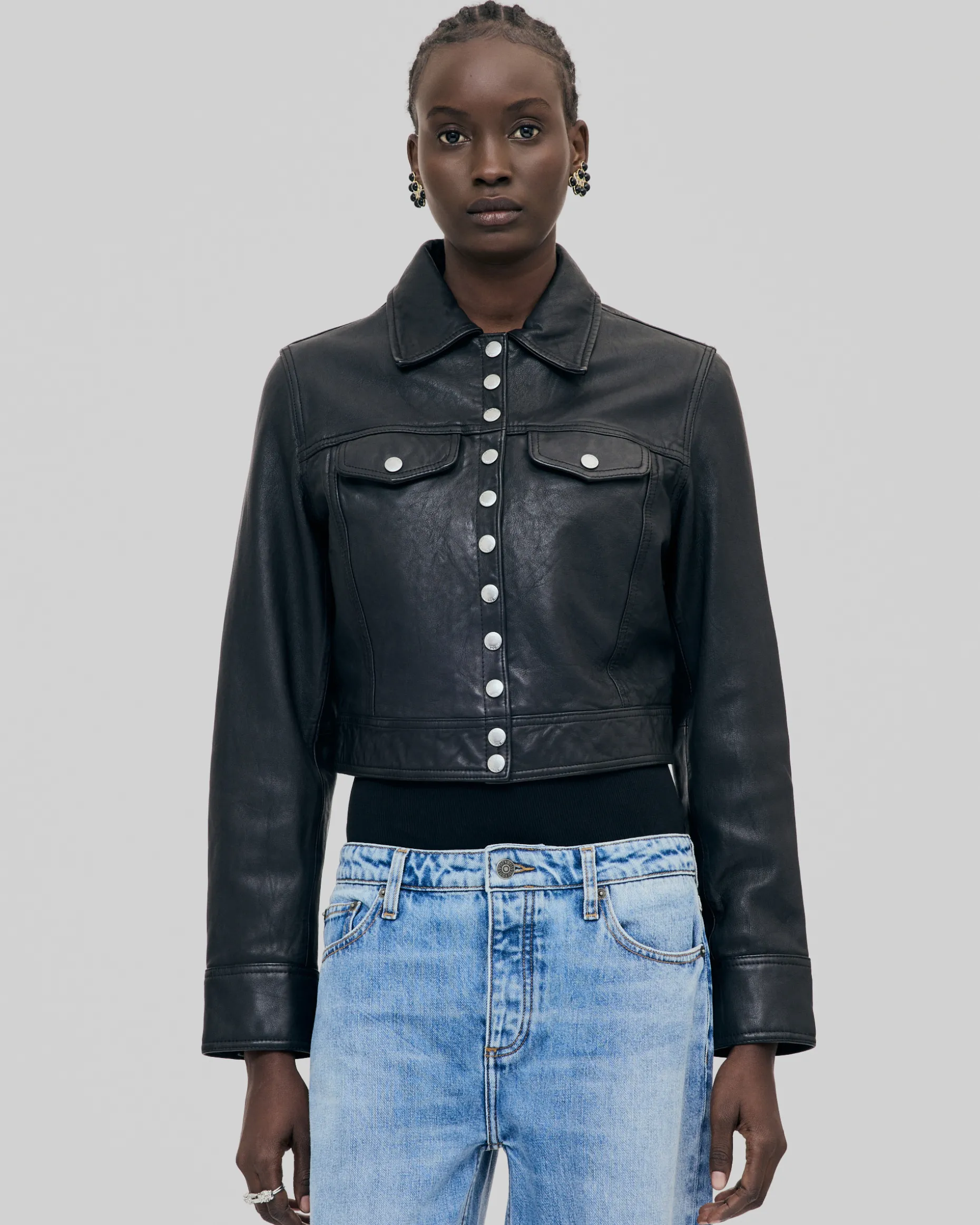 Blouson court en cuir noir