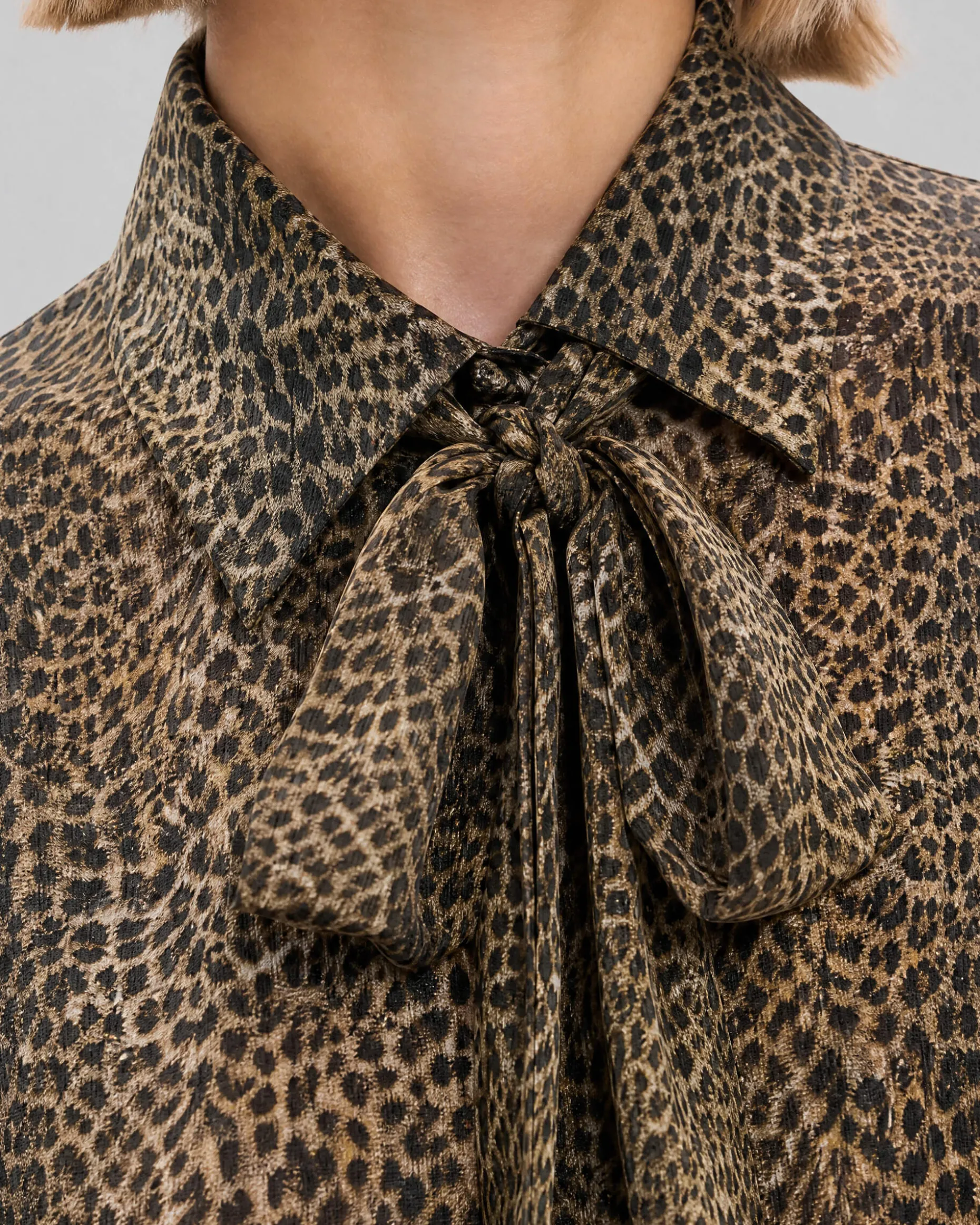 Chemise avec lavallière imprimé léopard
