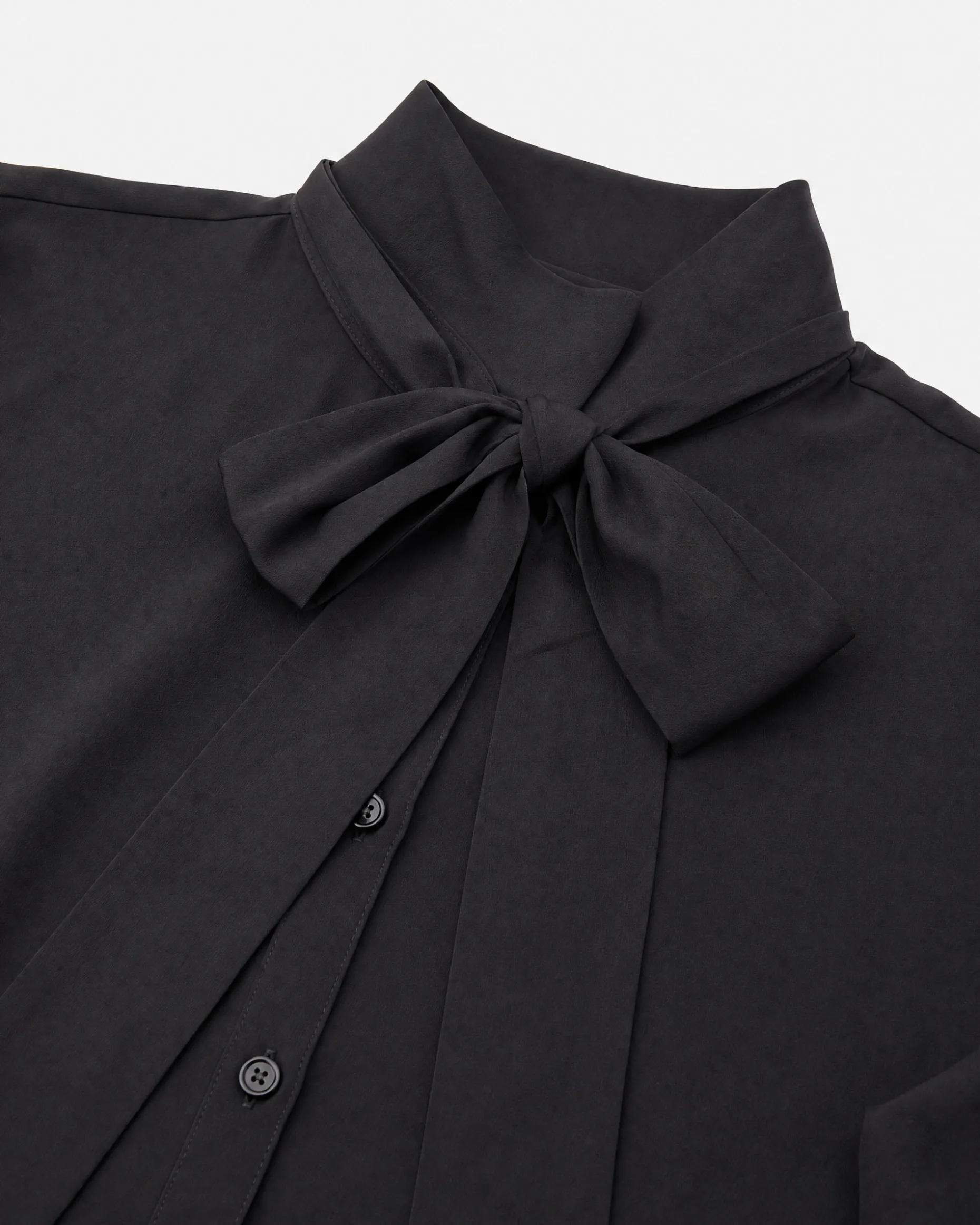 Chemise avec lavallière noire