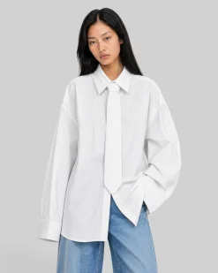 Chemise en coton rayée avec cravate blanche