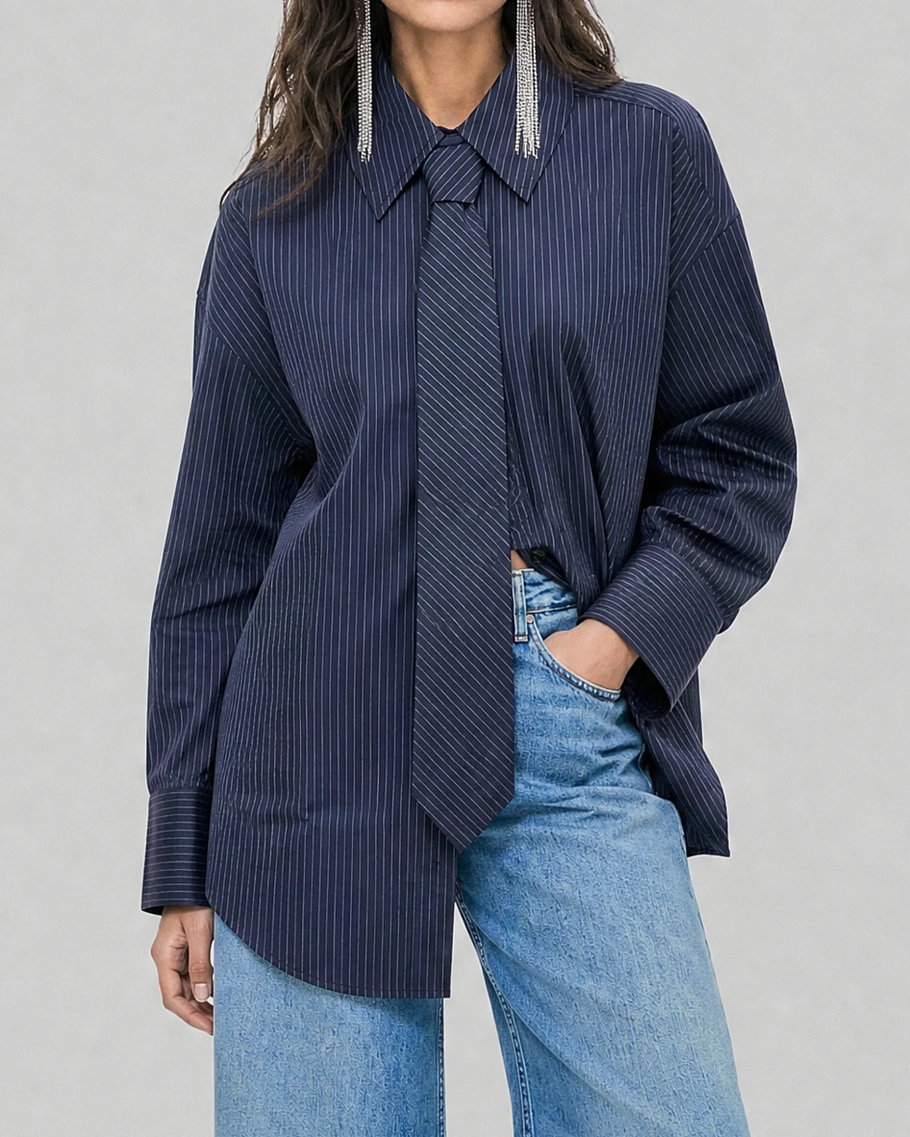 Chemise en coton rayée avec cravate amovible marine