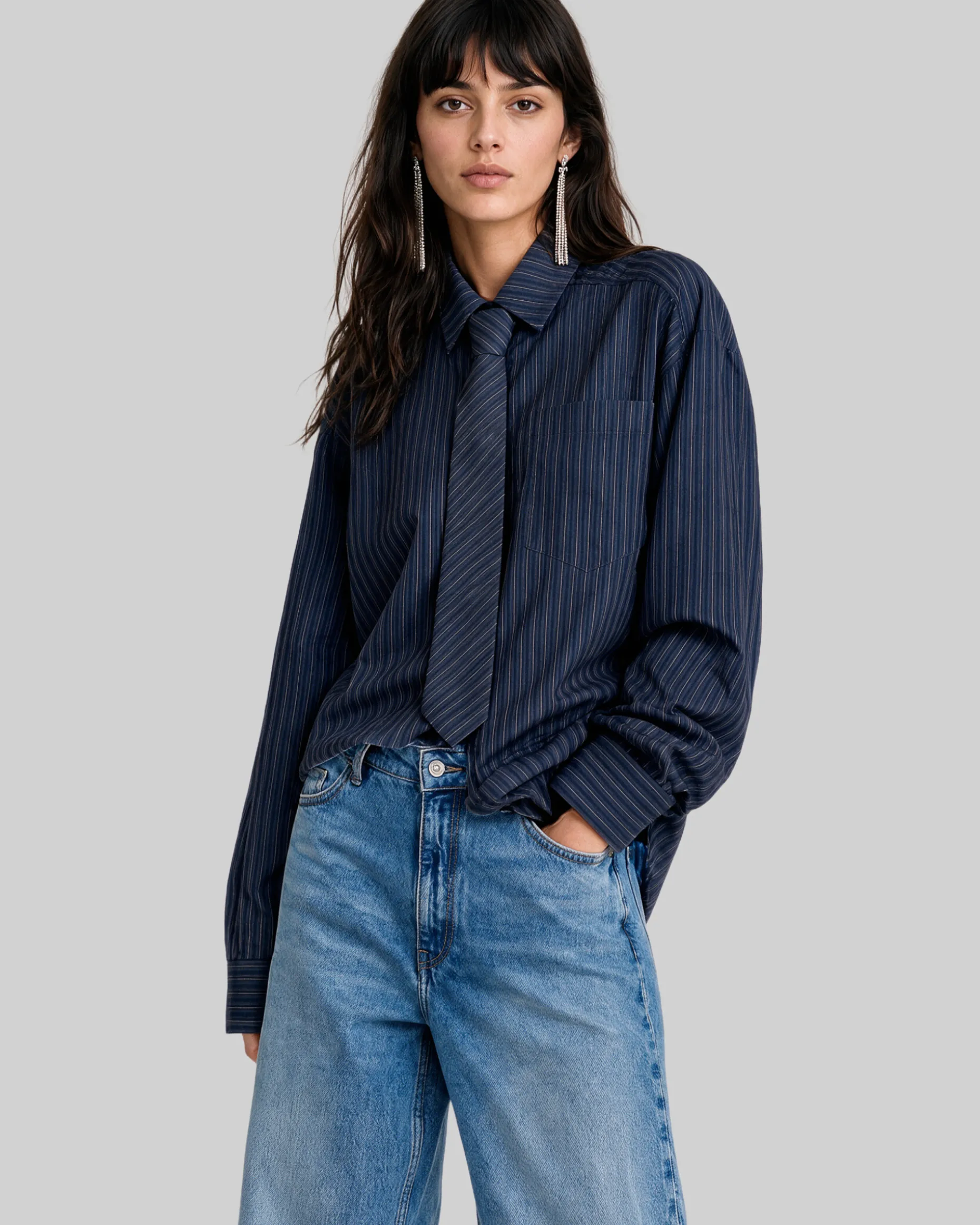 Chemise en coton rayée avec cravate amovible marine