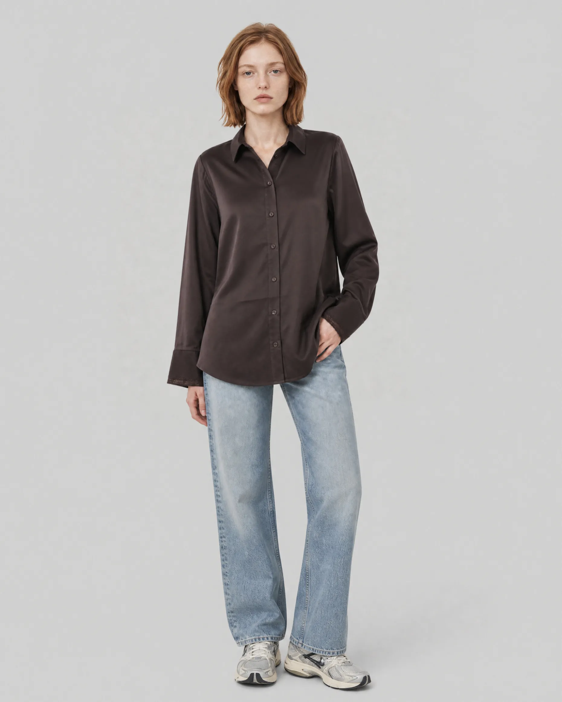 Chemise en soie avec dentelle marron