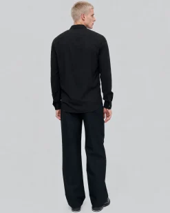 Chemise noire avec broderie
