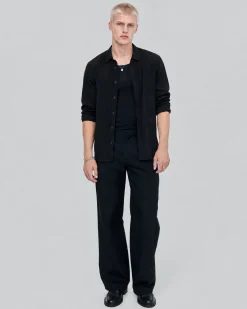 Chemise noire avec broderie