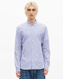 Chemise à rayures blanche et bleue