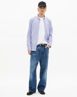 Chemise à rayures blanche et bleue