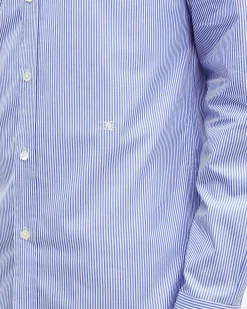 Chemise à rayures blanche et bleue