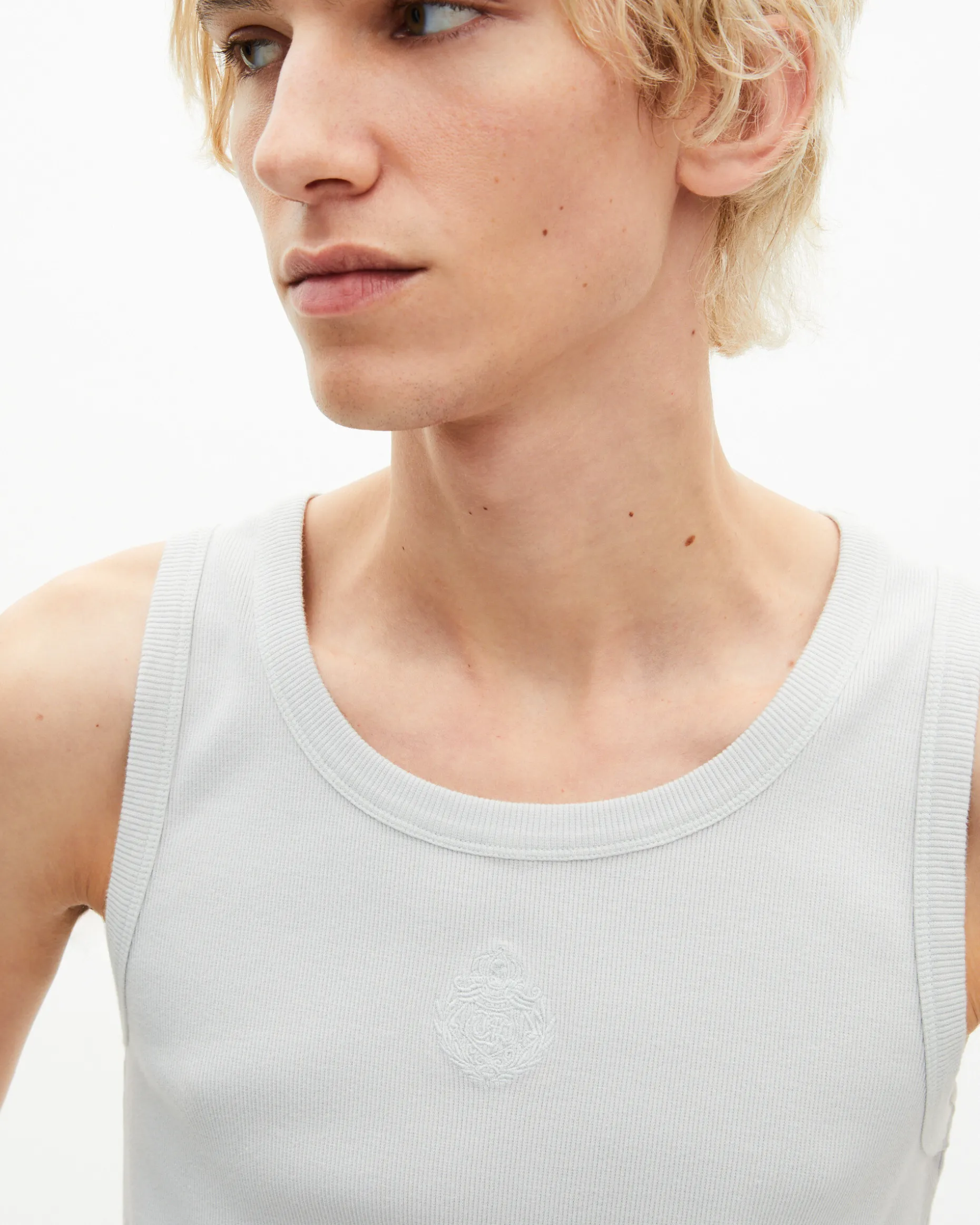 Débardeur avec broderie blason gris