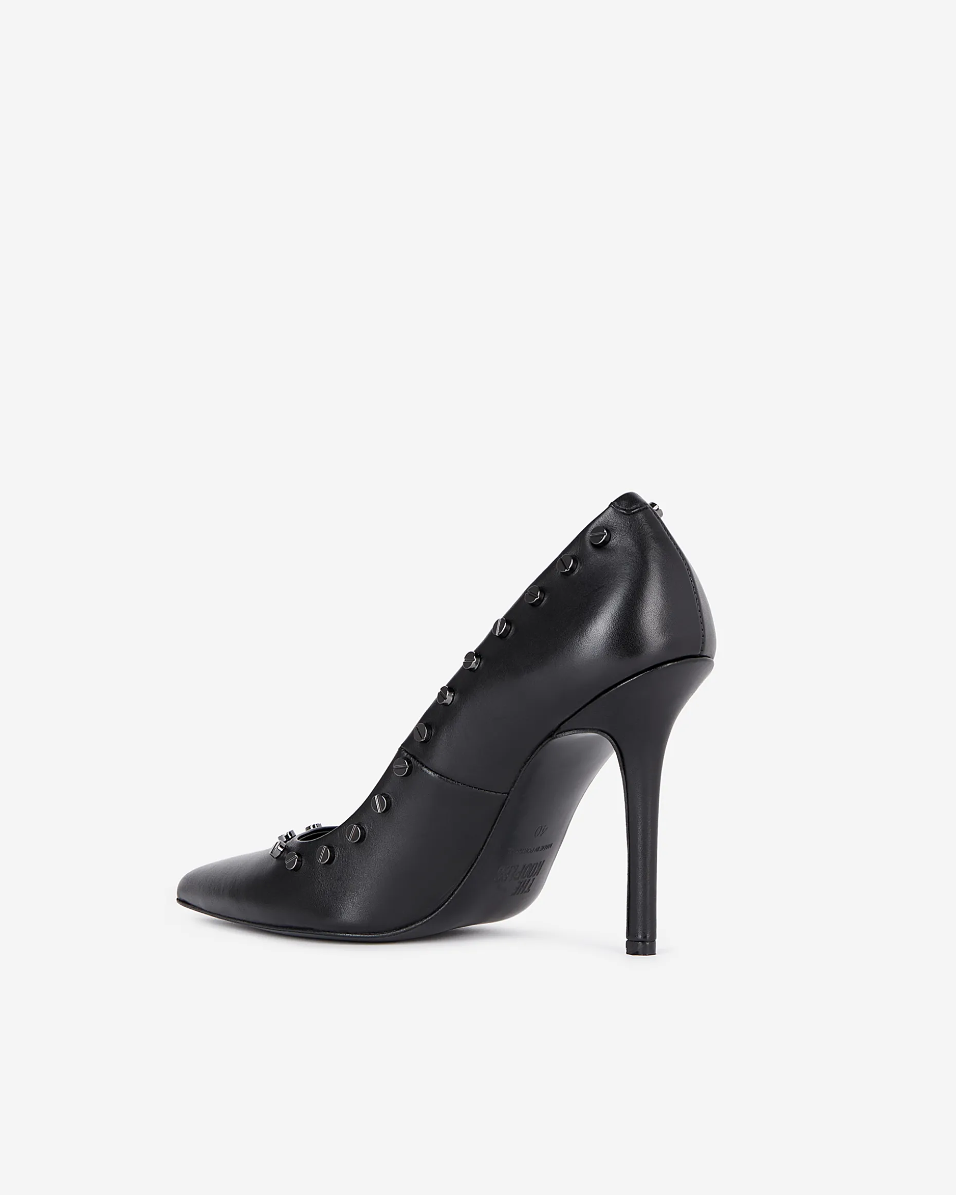 Escarpins à talons en cuir avec clous noirs