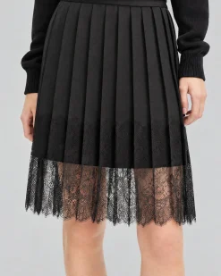 Jupe courte avec dentelle noire