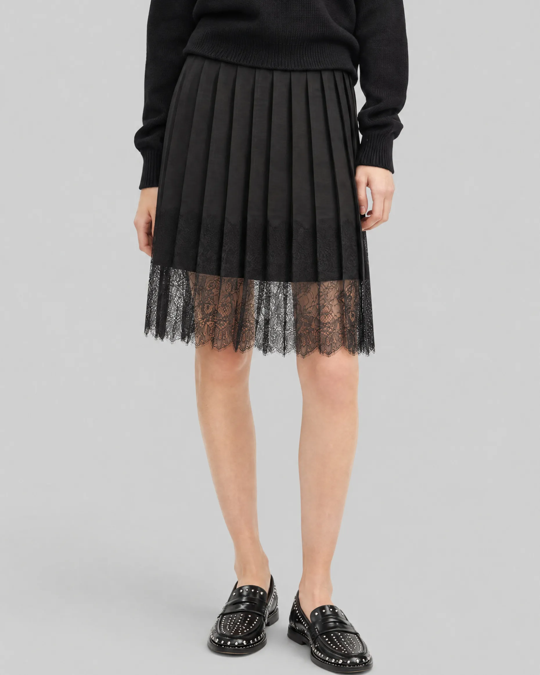 Jupe courte avec dentelle noire