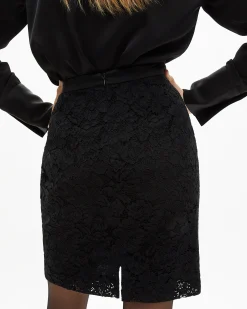 Jupe courte en dentelle noire