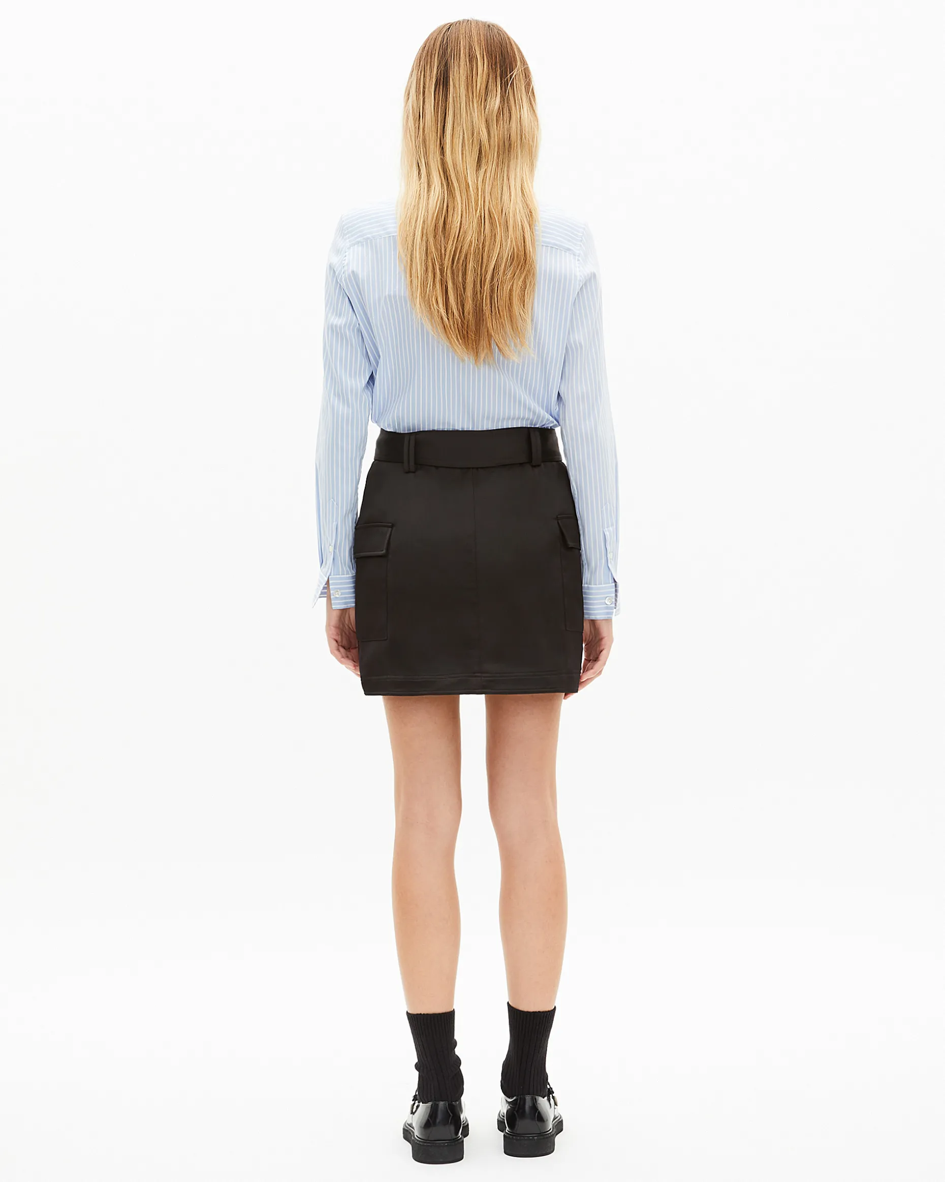 Jupe courte en satin noire
