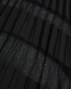Jupe longue plissée avec dentelle noire