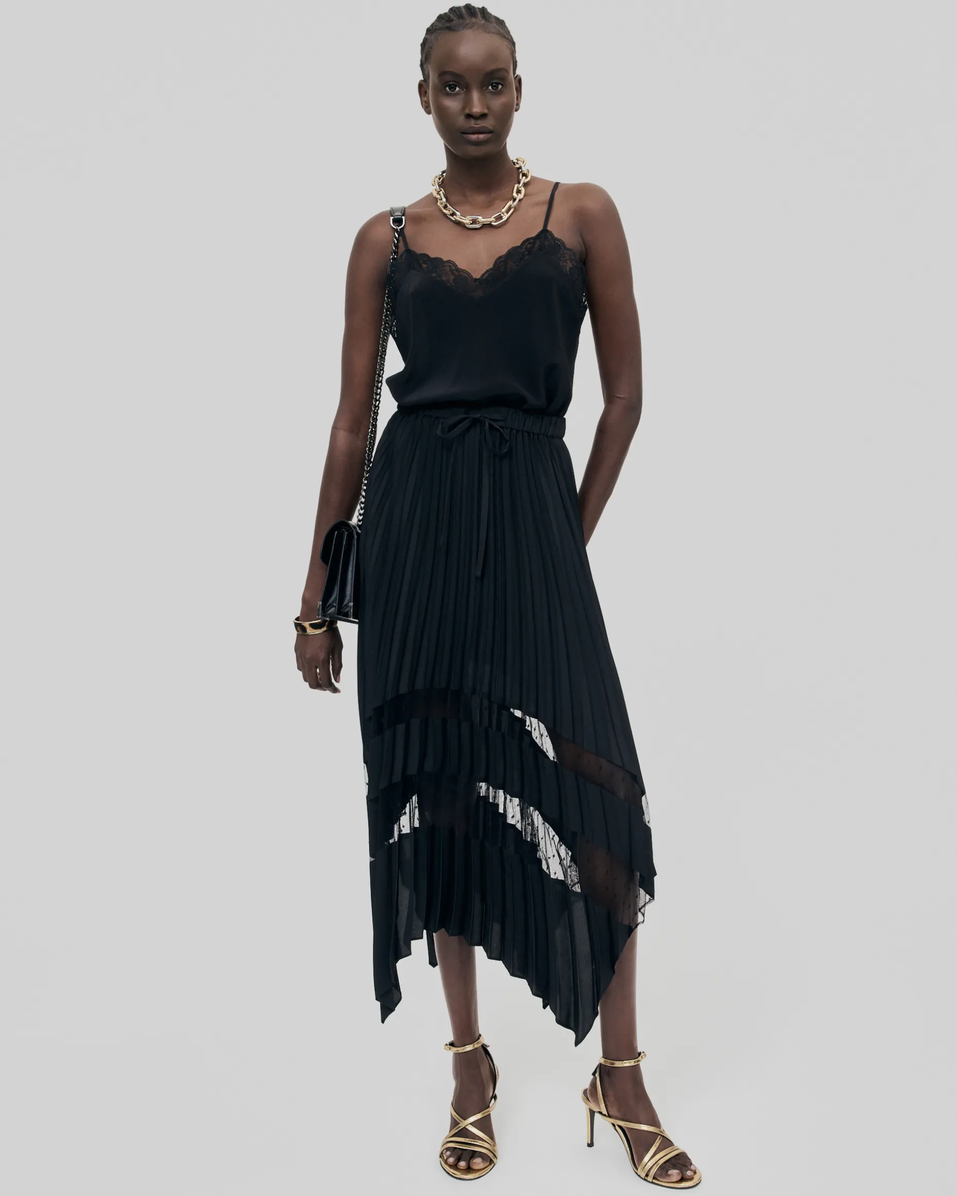 Jupe longue plissée avec dentelle noire