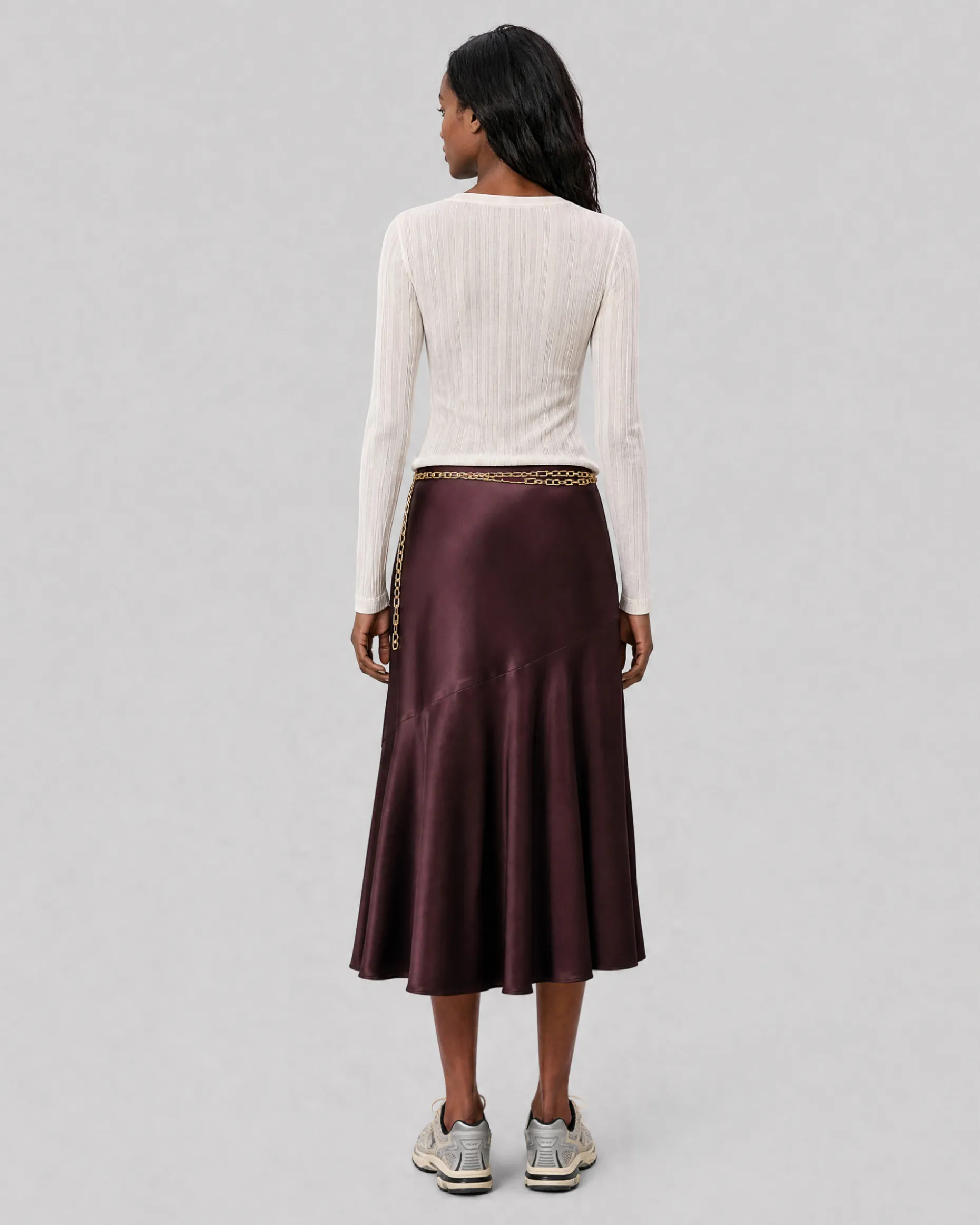 Jupe midi en satin avec chaîne dorée marron