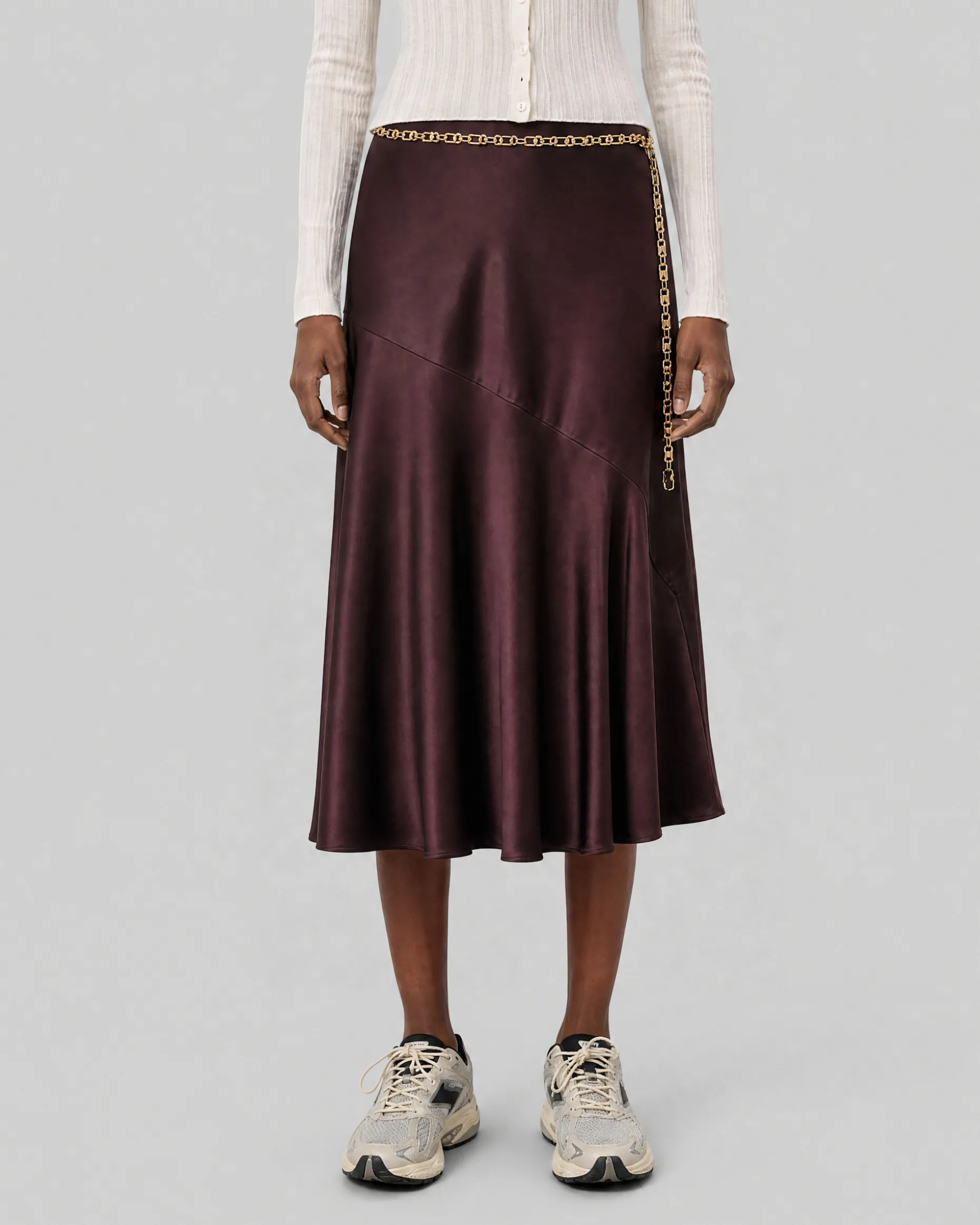 Jupe midi en satin avec chaîne dorée marron
