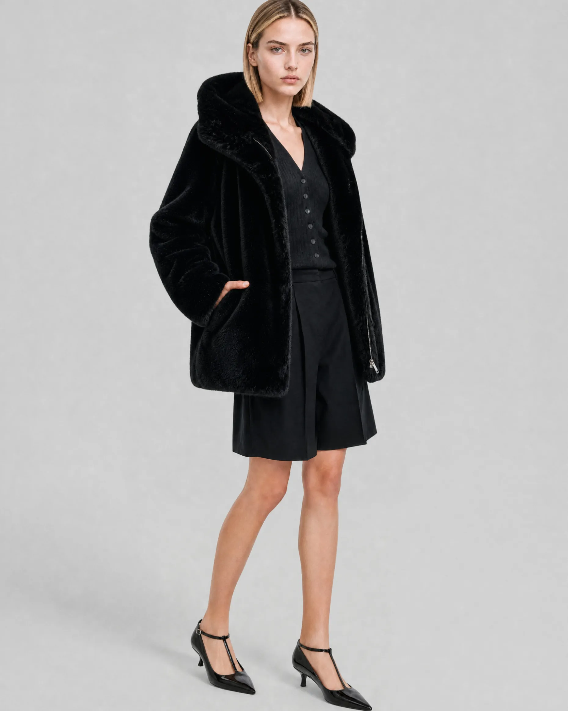 Manteau en fausse fourrure à capuche noir