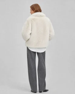 Manteau en fausse fourrure col montant ecru