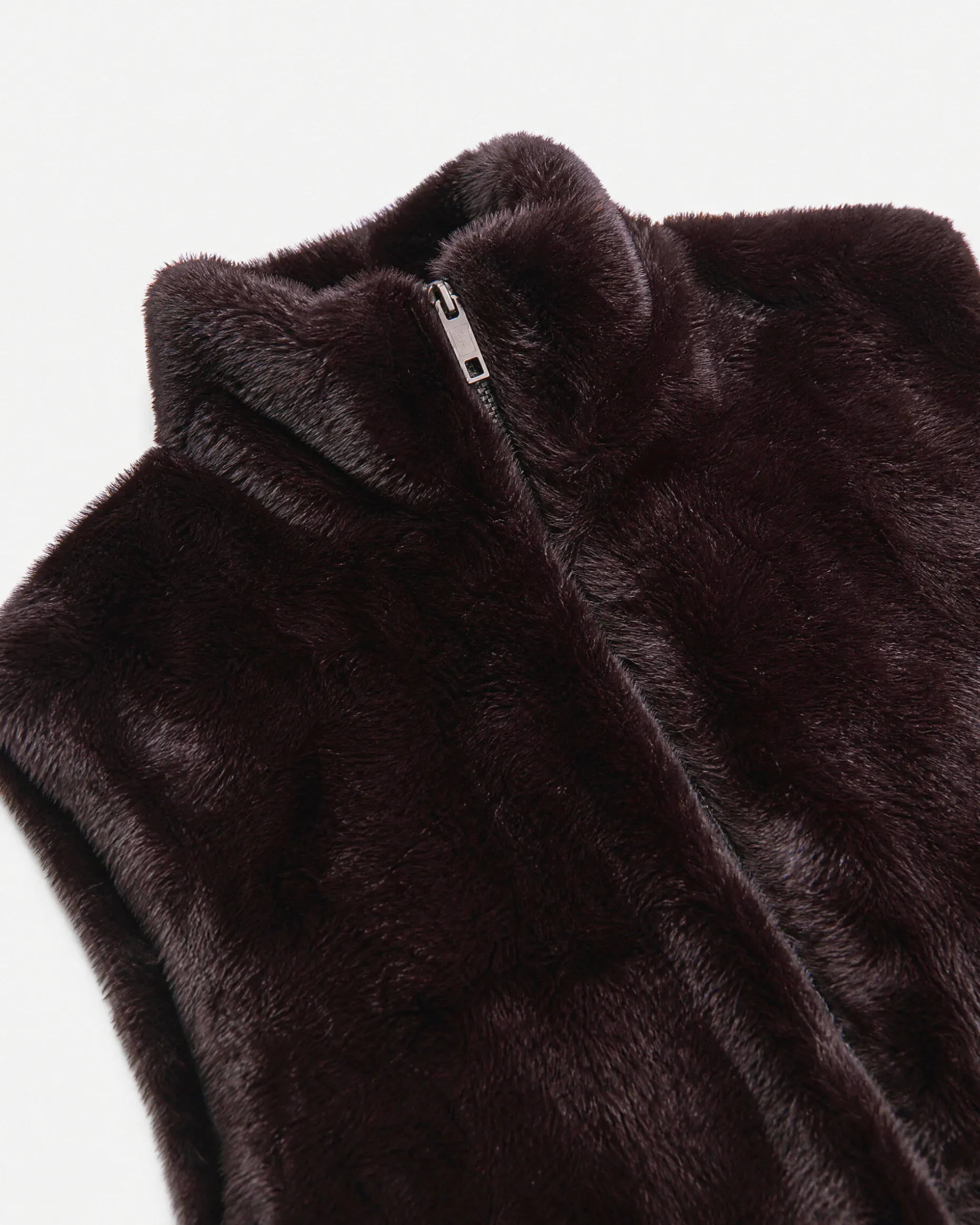 Manteau sans manches en fausse fourrure bordeaux