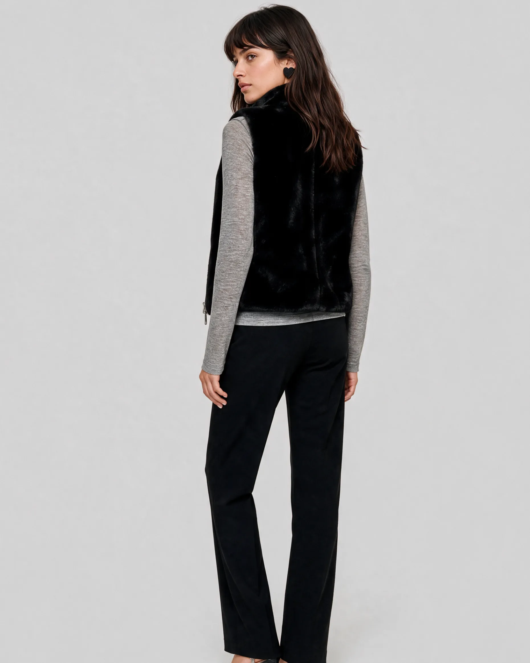 Manteau sans manches en fausse fourrure noir
