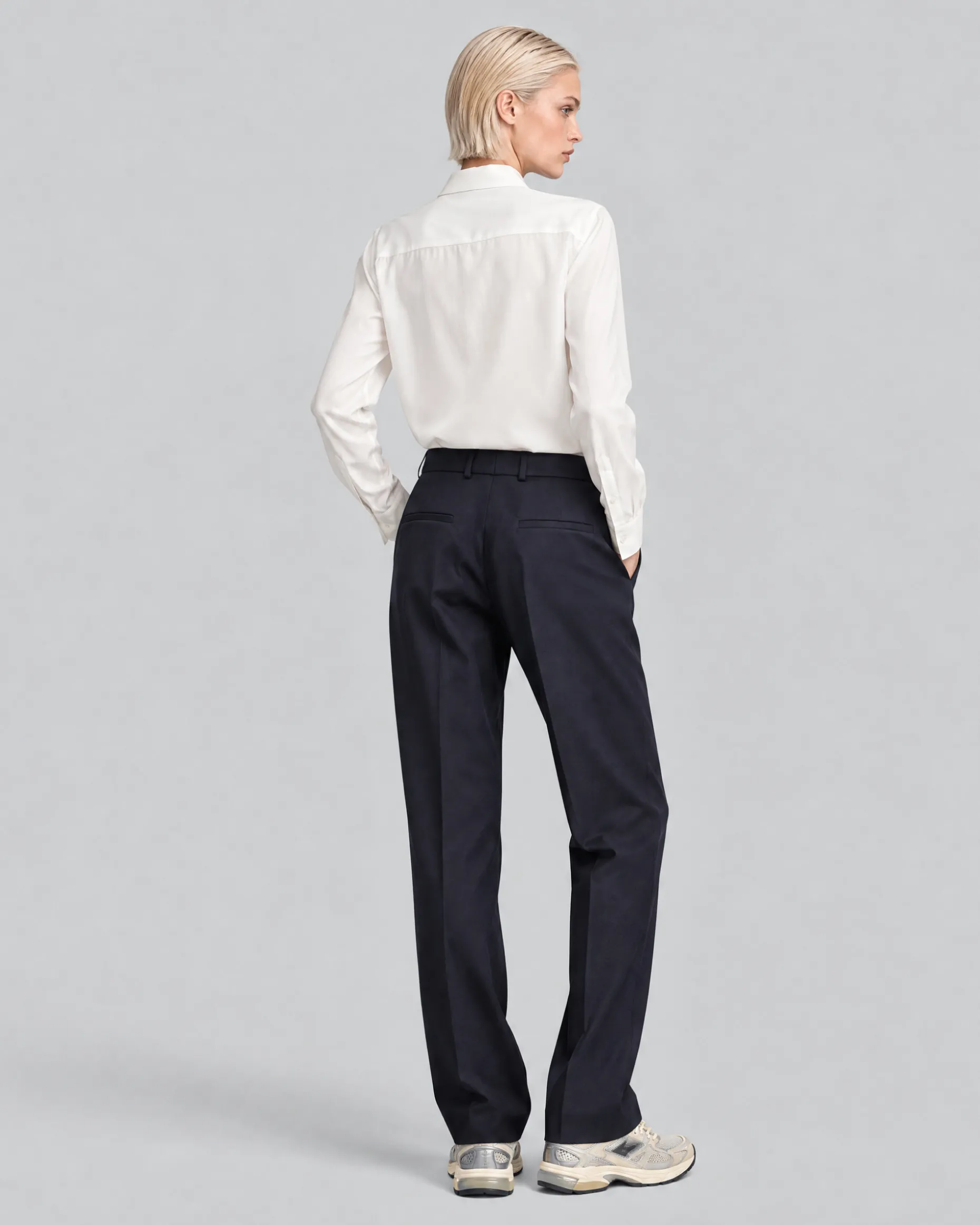 Pantalon de tailleur droit en laine marine