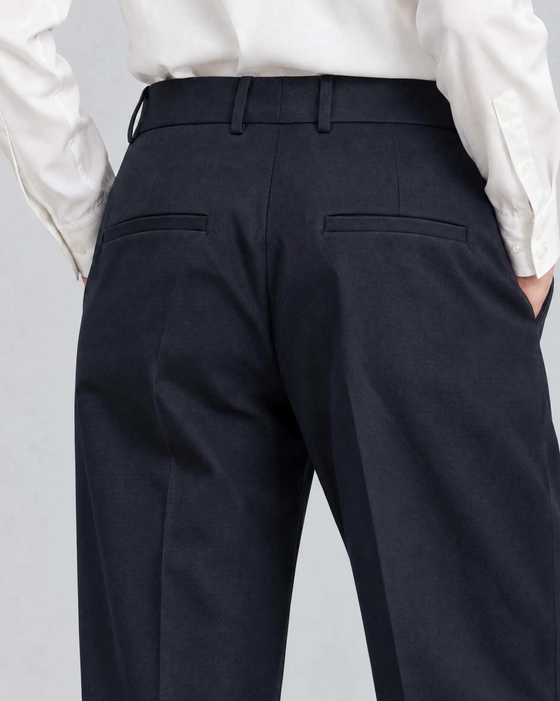 Pantalon de tailleur droit en laine marine