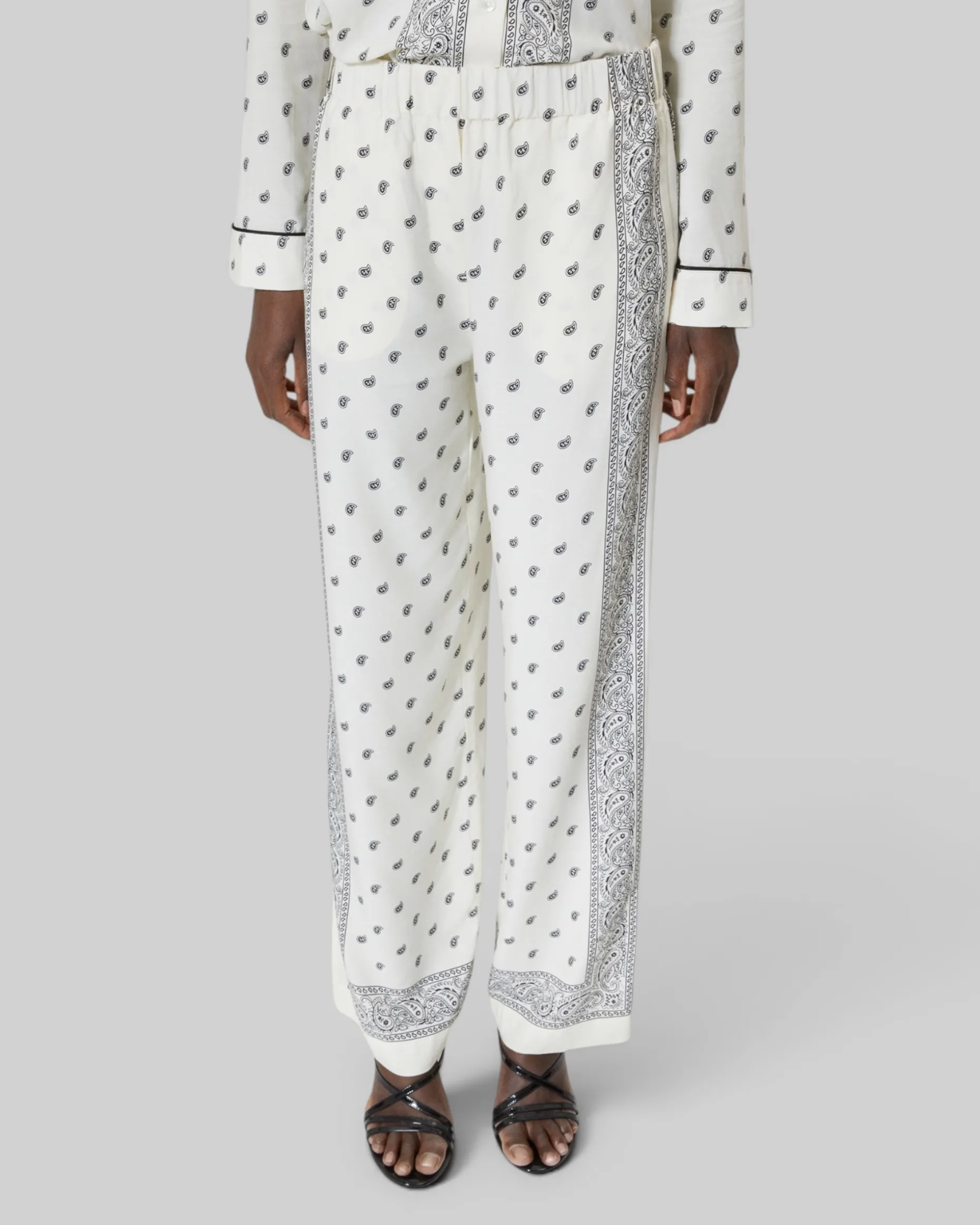 Pantalon fluide droit imprimé bandana écru