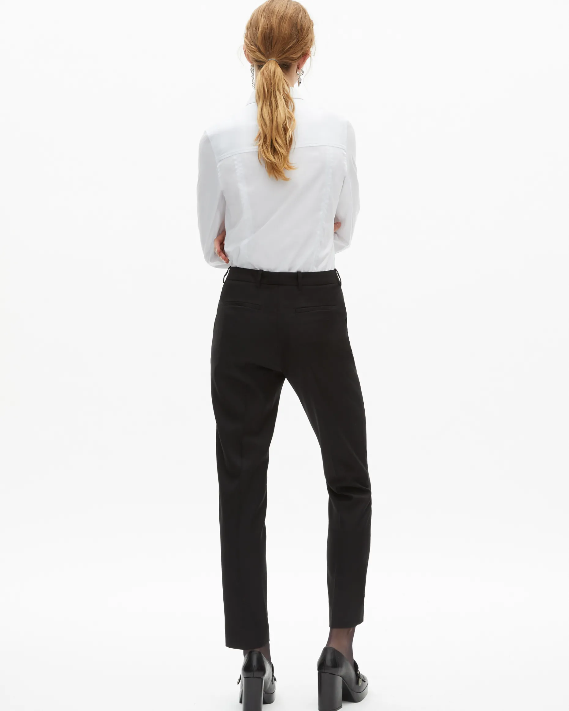 Pantalon tailleur en laine coupe ajustée noir