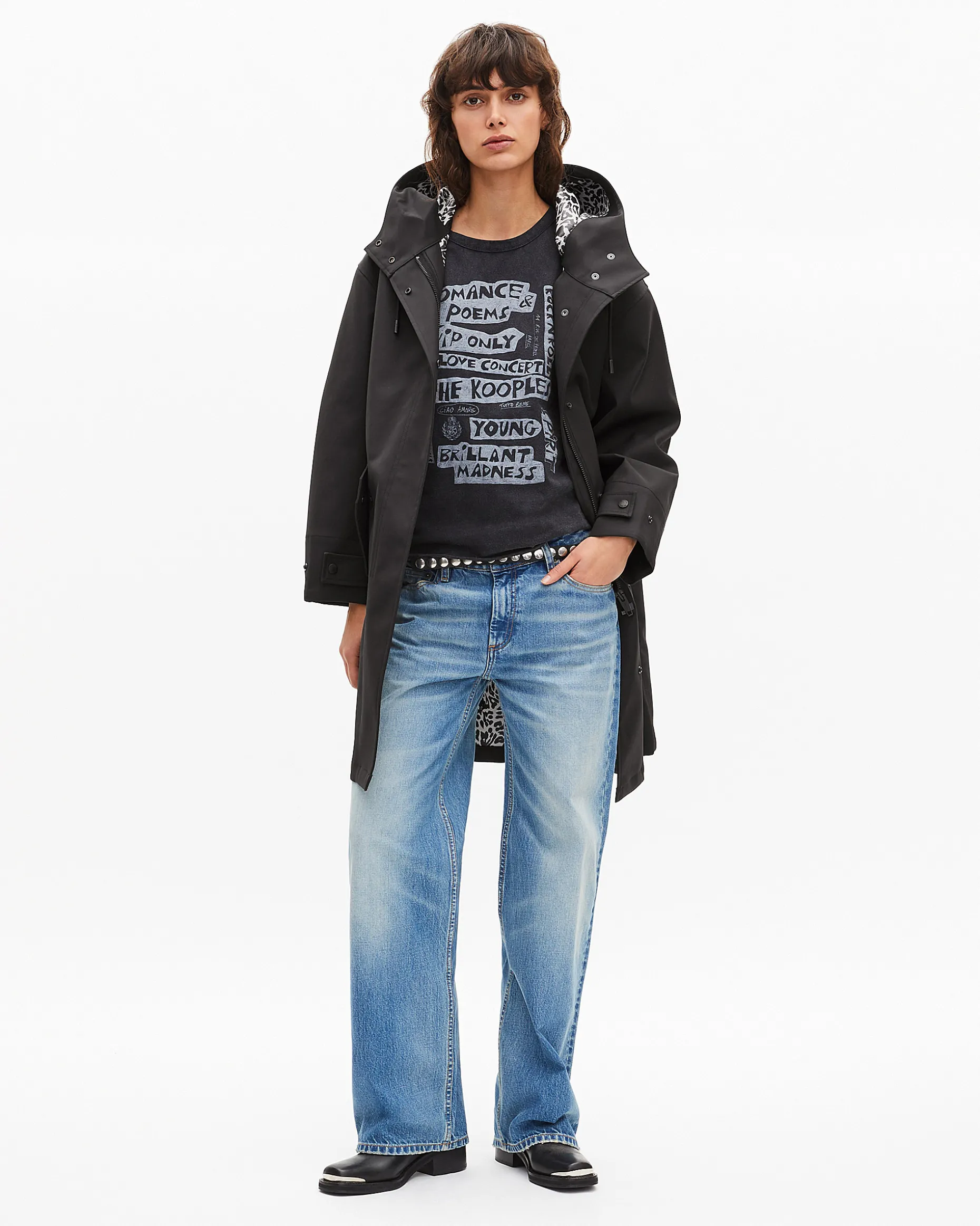 Parka longue à capuche noire