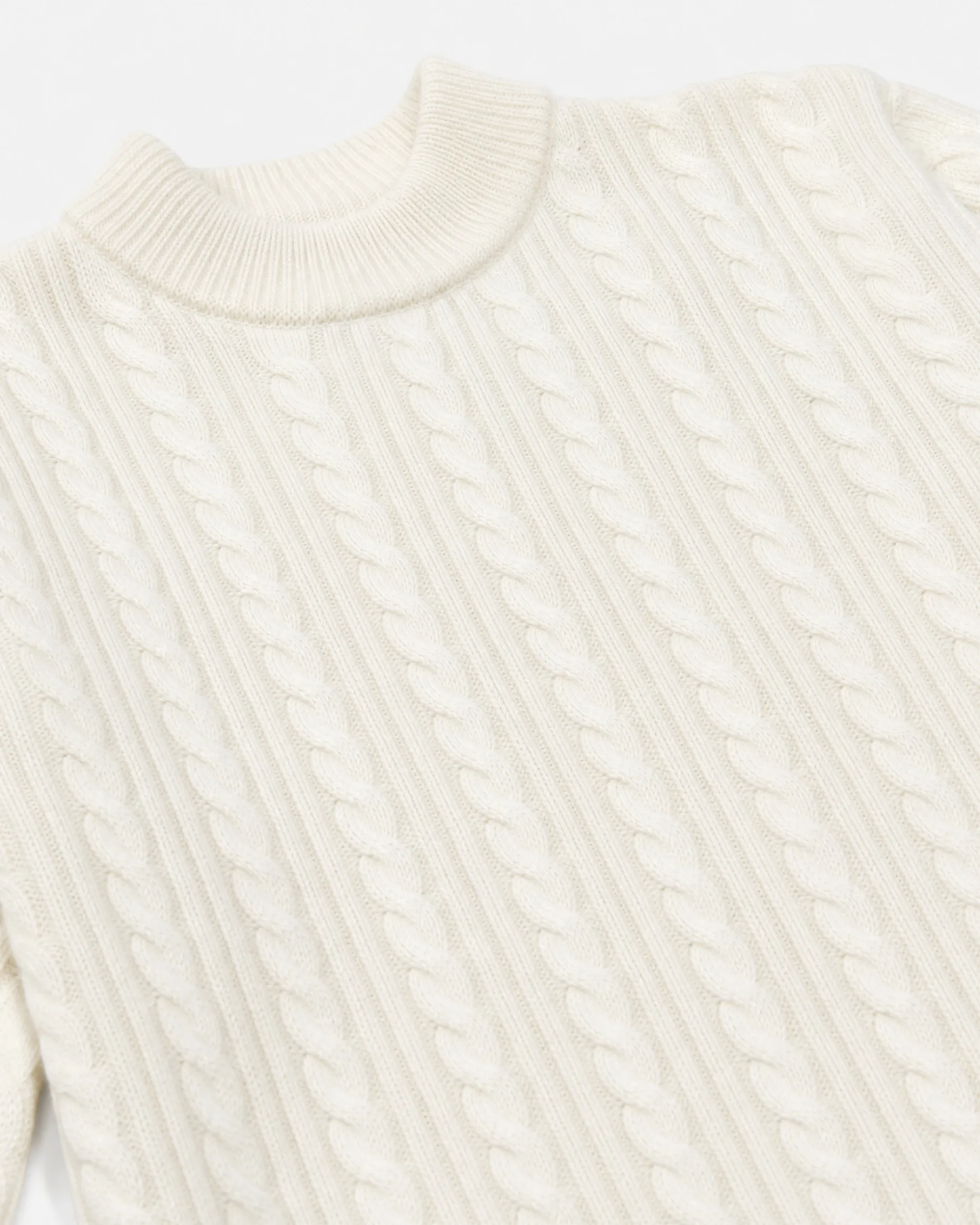 Pull col rond torsadé en laine écru
