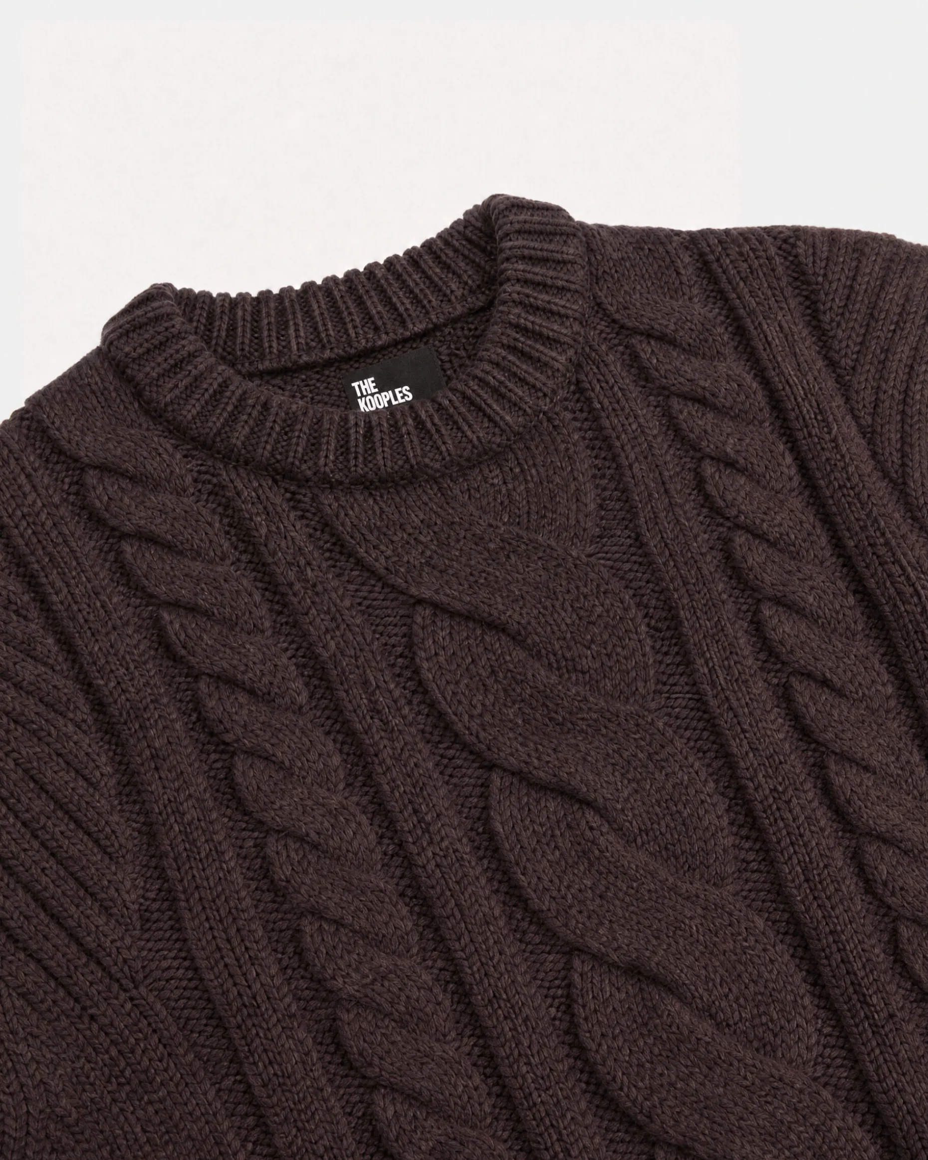Pull col rond torsadé en laine marron