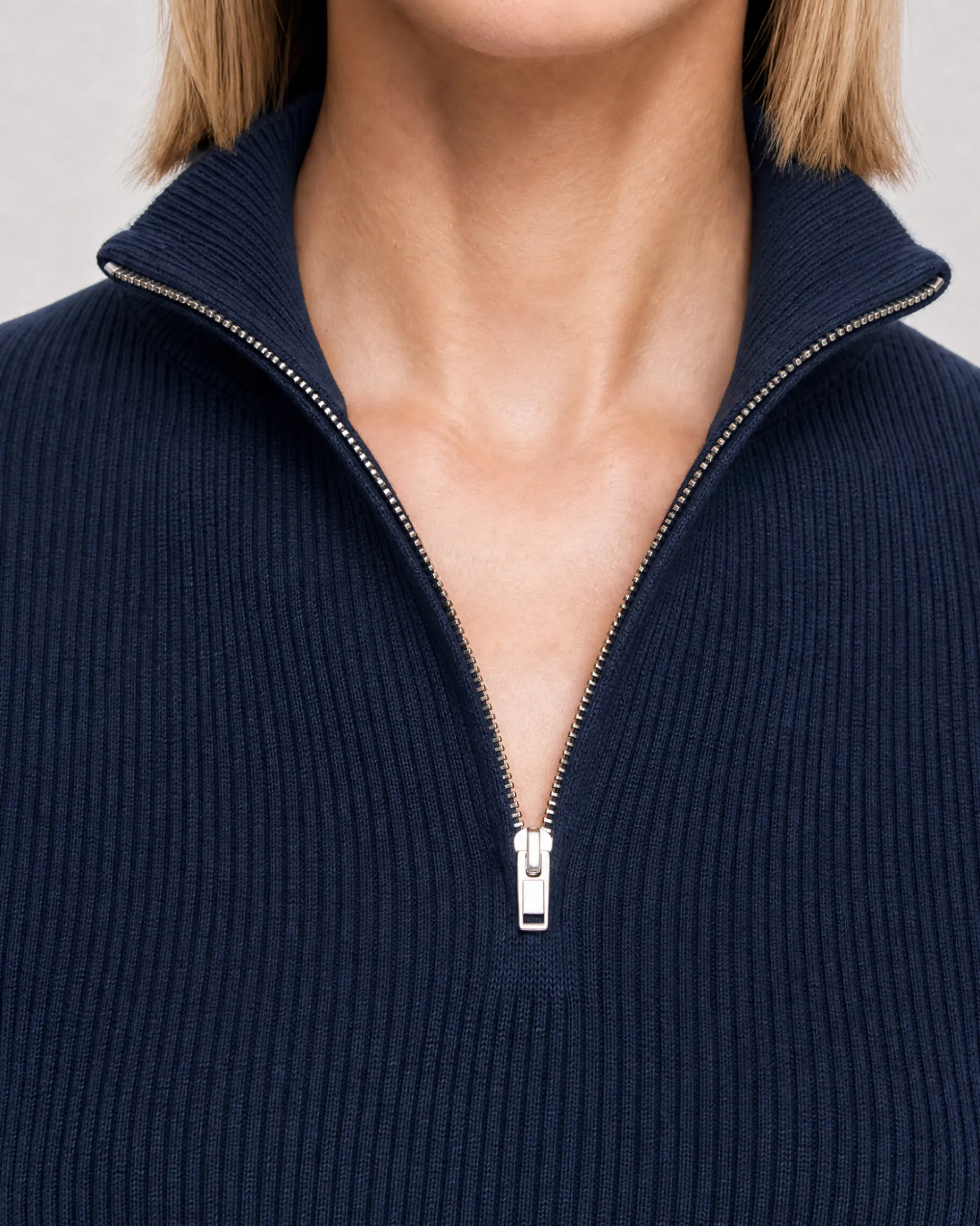 Pull en maille côtelée en laine mérinos marine