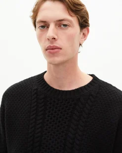 Pull torsadé en laine noir
