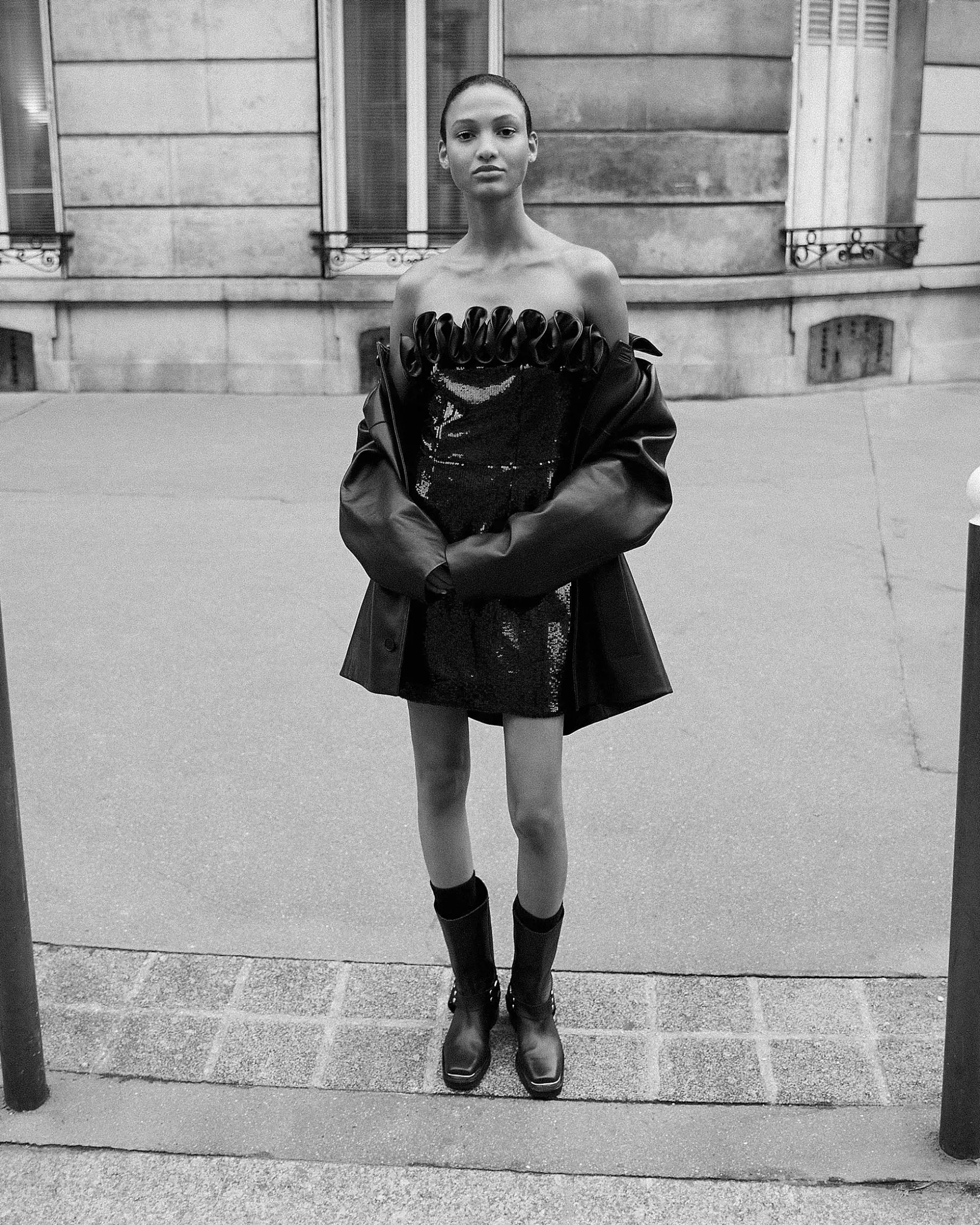 Robe bustier courte sequins avec détail effet cuir noire