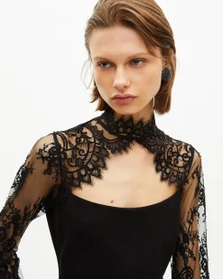Robe courte avec dentelle noire