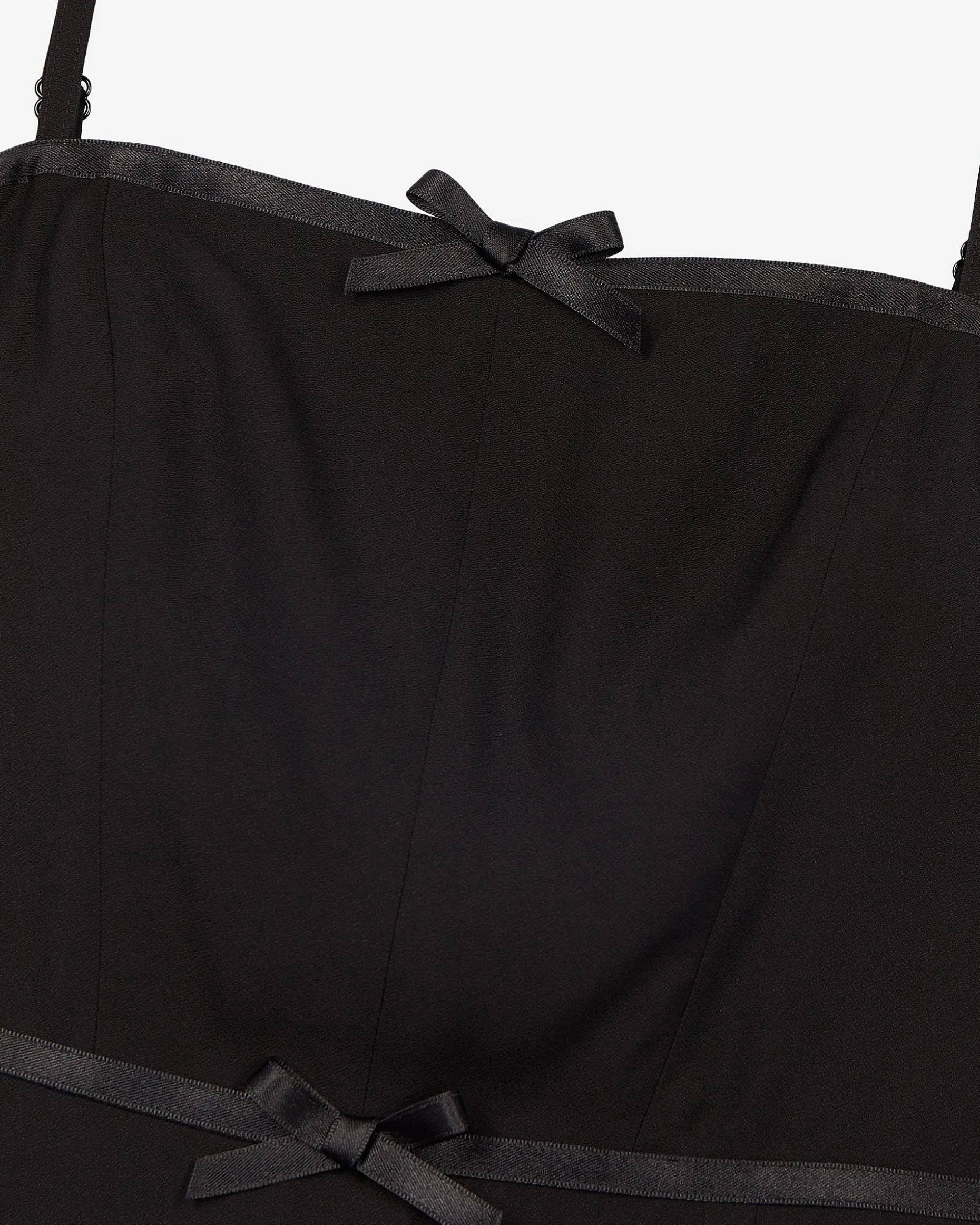 Robe courte avec détails de nœuds noire