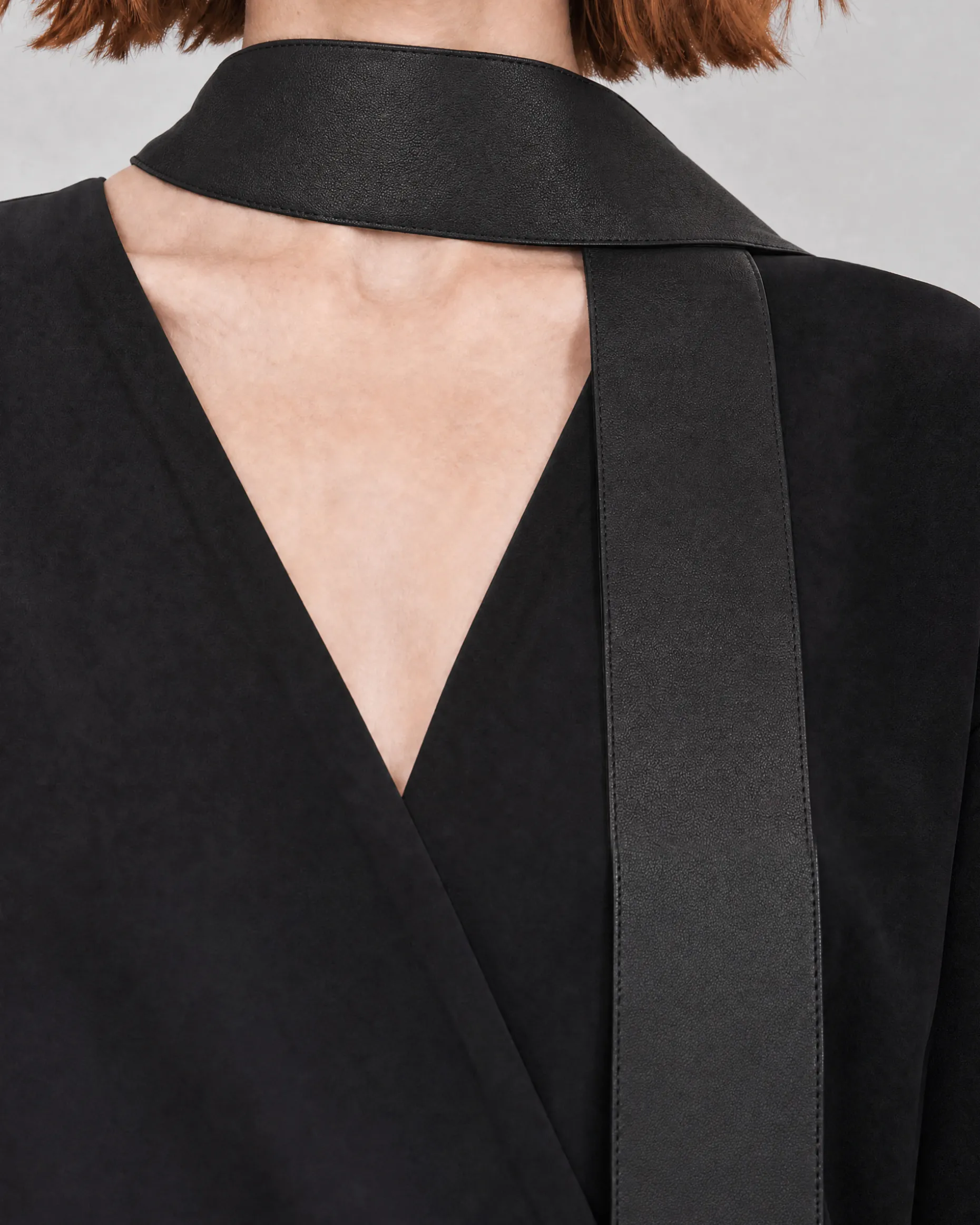 Robe courte cache-cœur noire