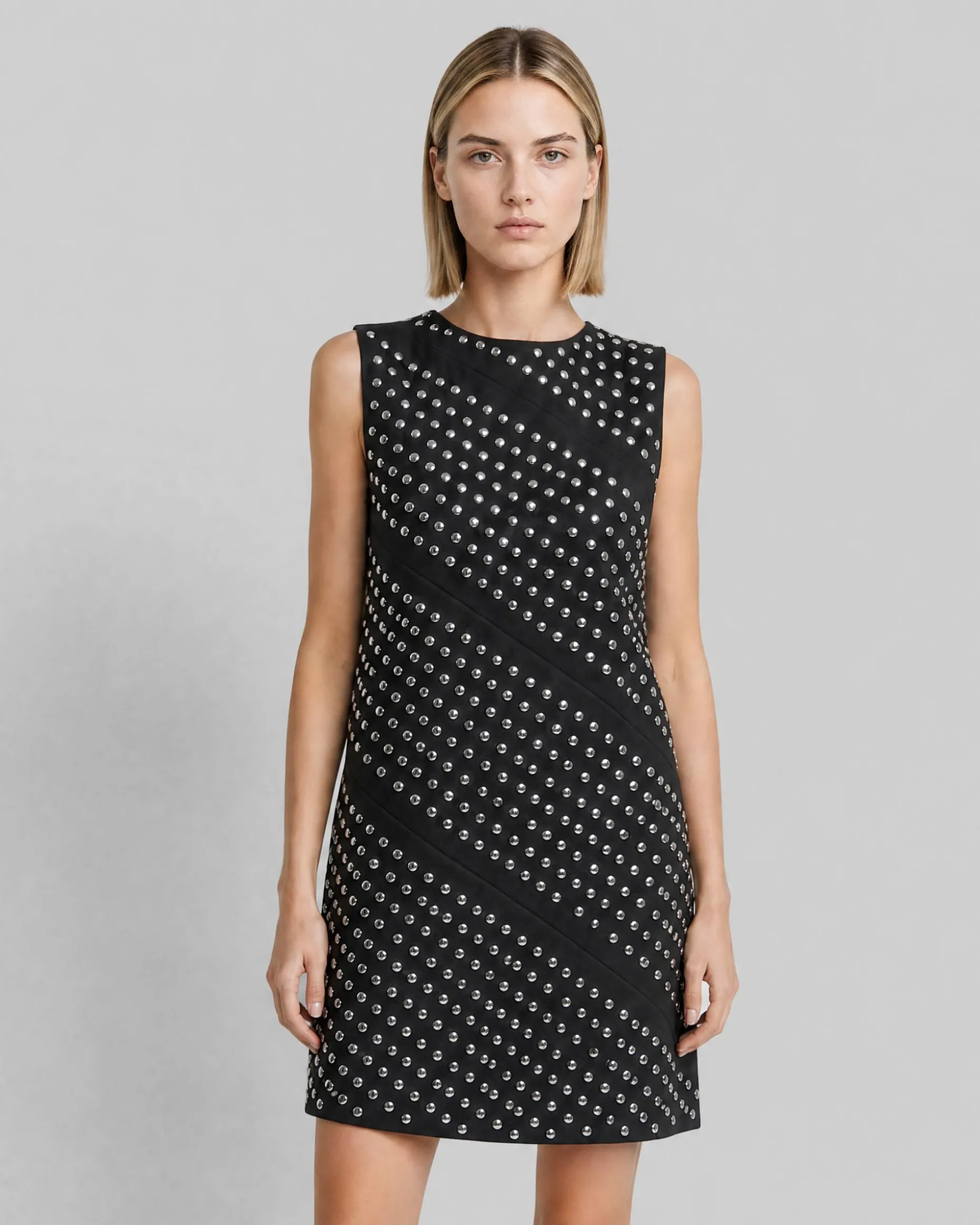 Robe courte cloutée noire