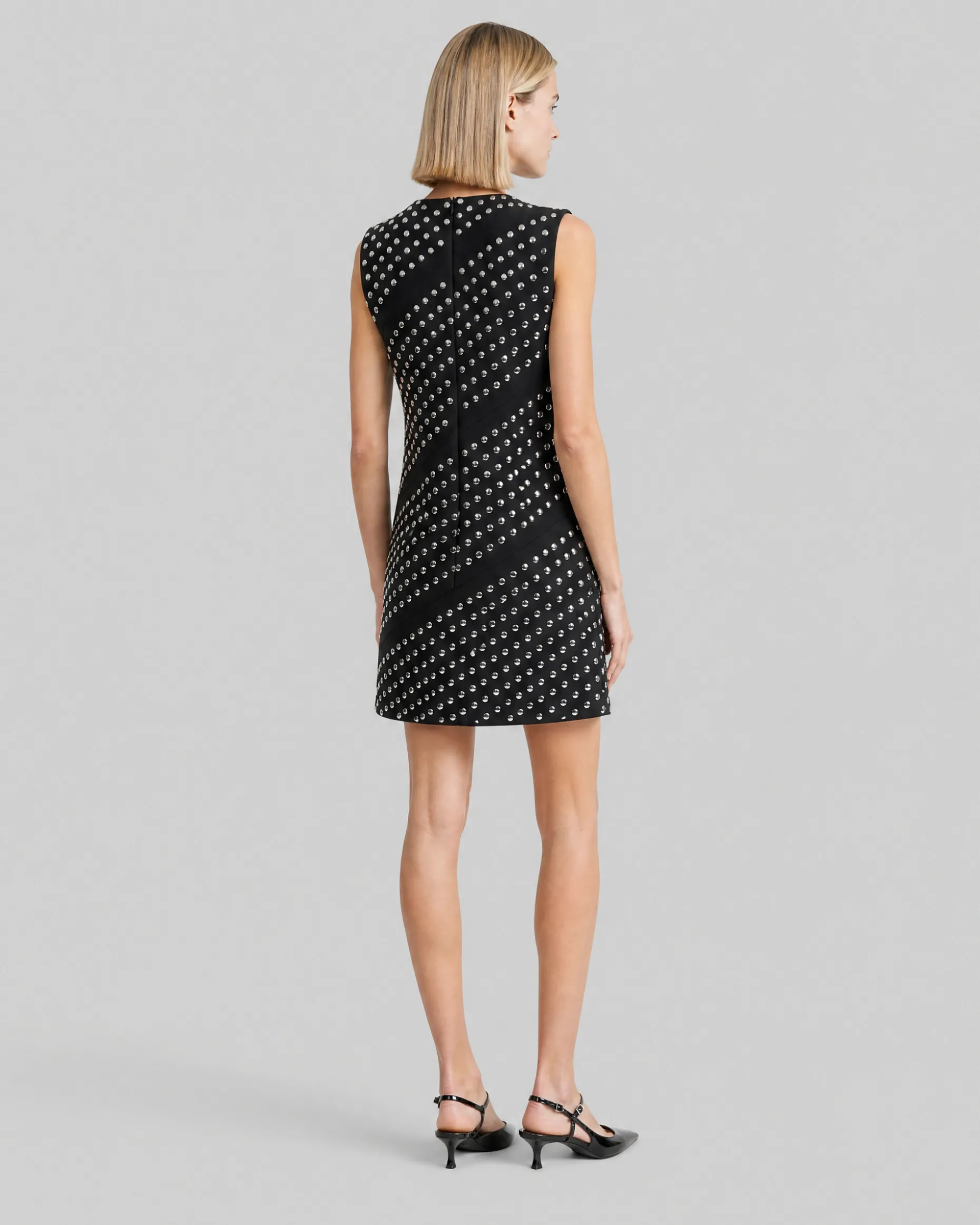 Robe courte cloutée noire