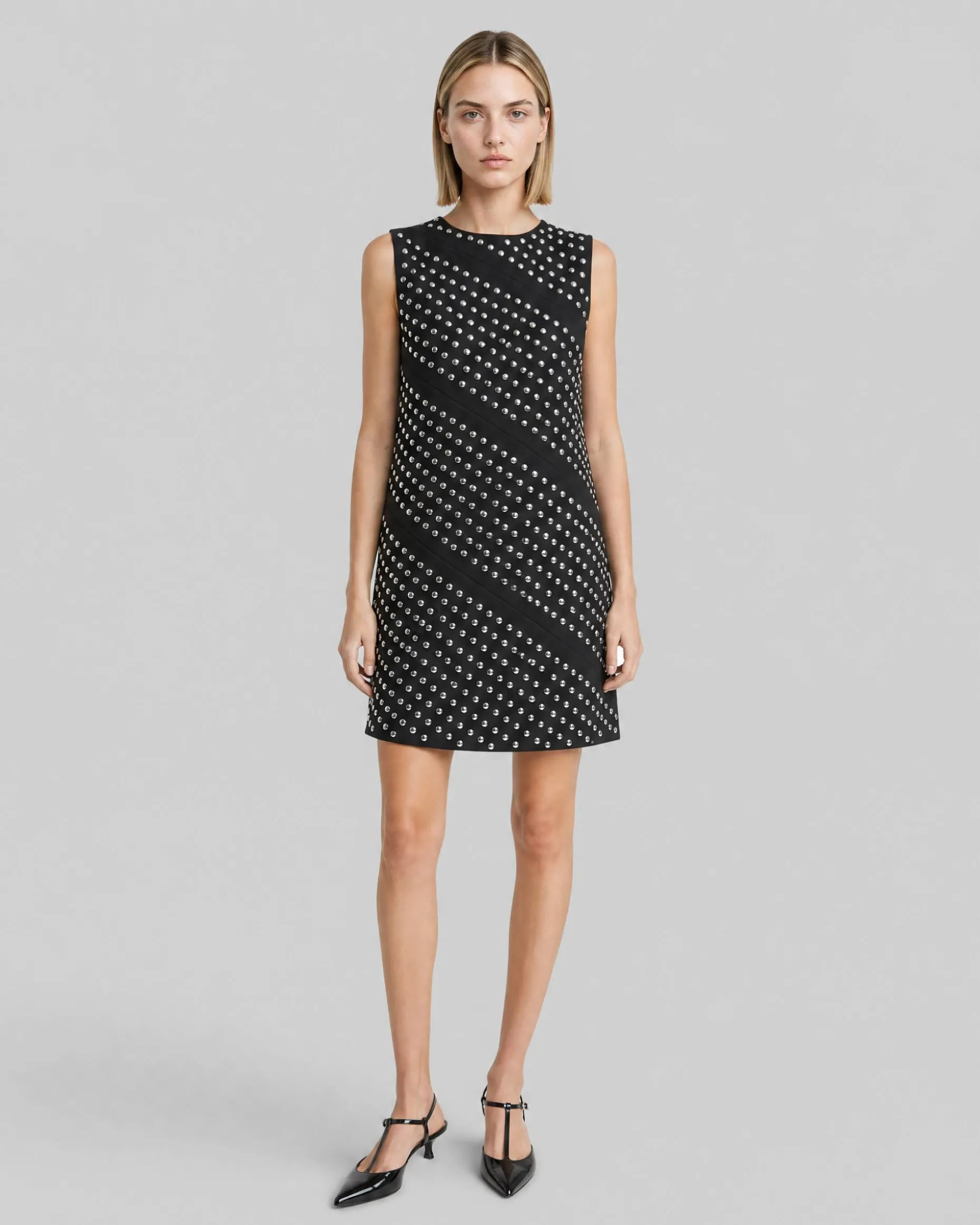 Robe courte cloutée noire