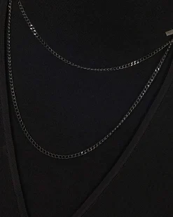 Robe longue en maille avec chaînes dos noire