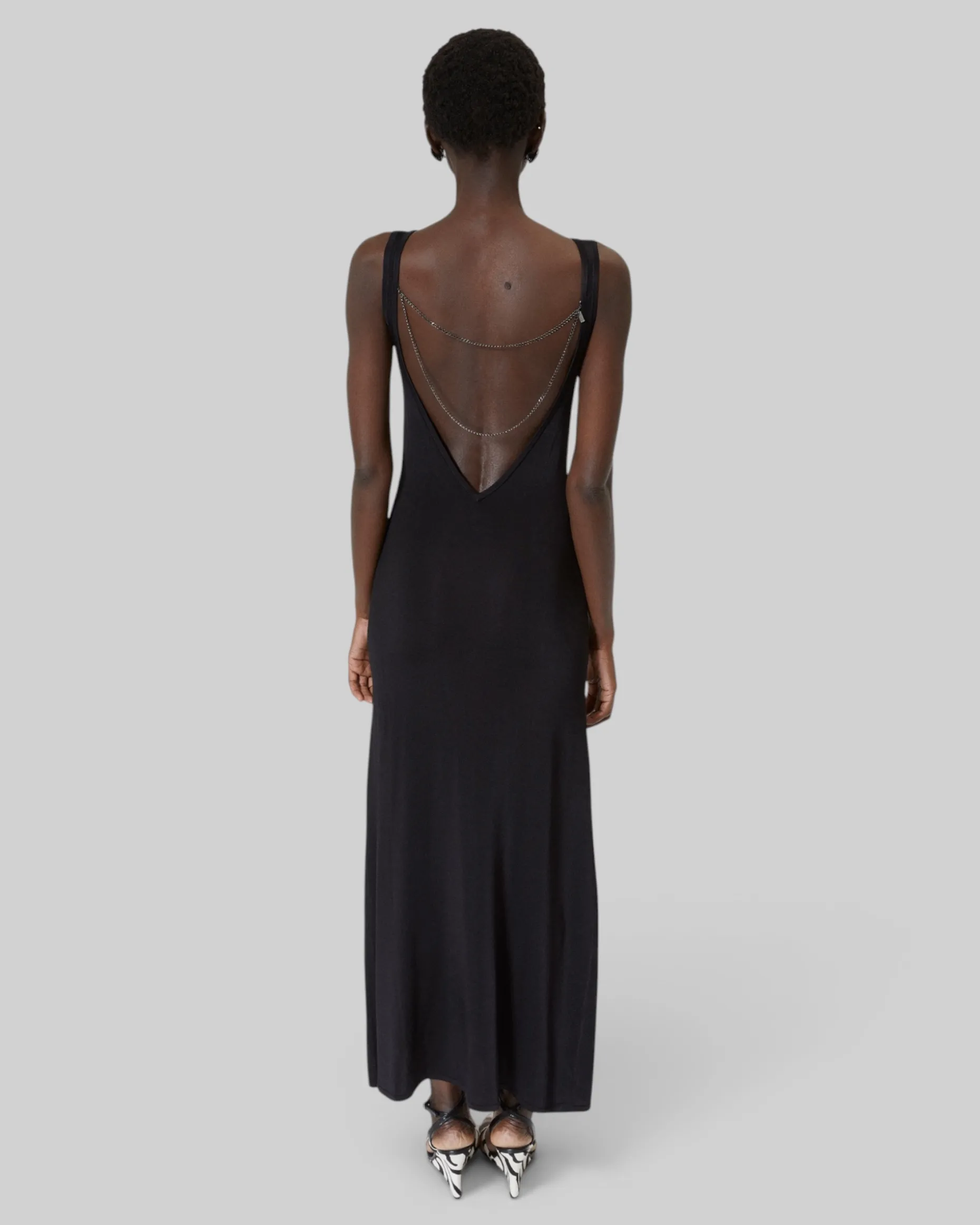 Robe longue en maille avec chaînes dos noire