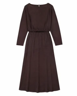 Robe longue en satin avec chaîne dorée marron