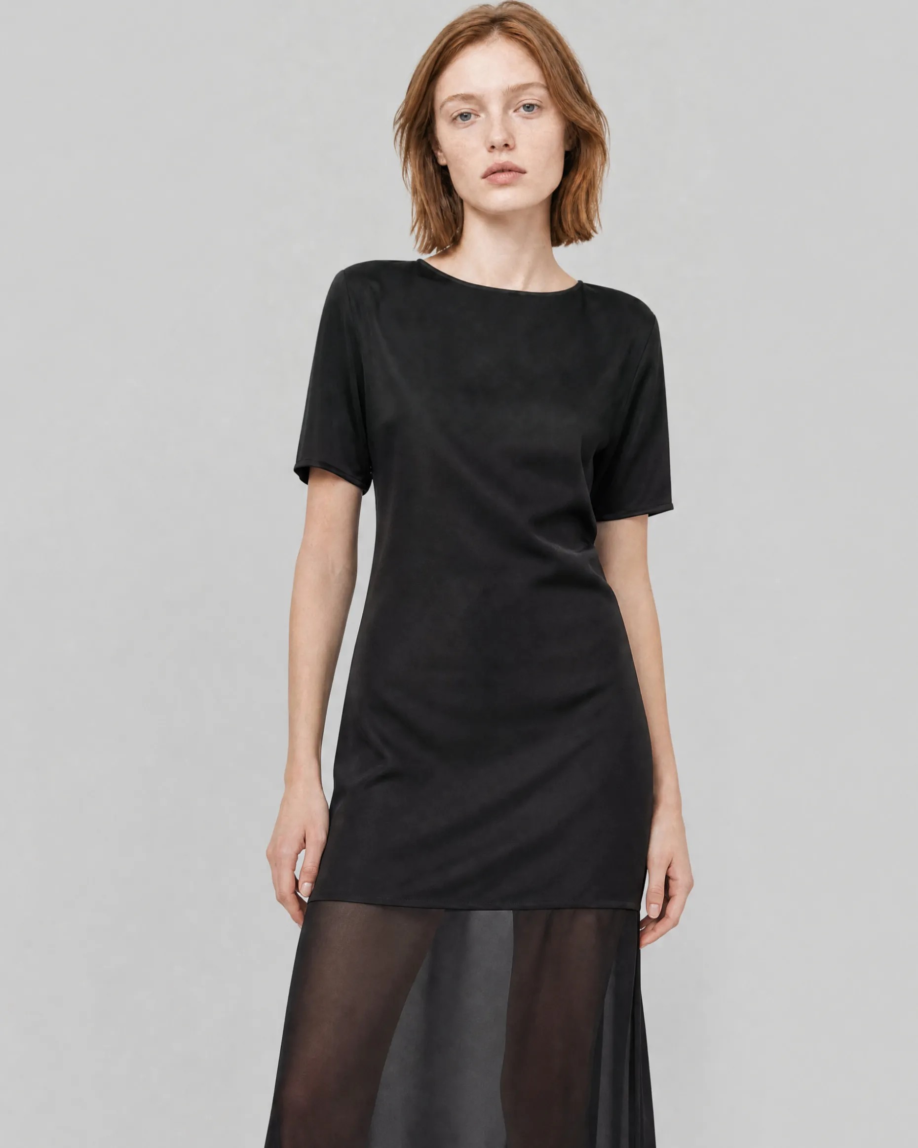 Robe longue en satin noire