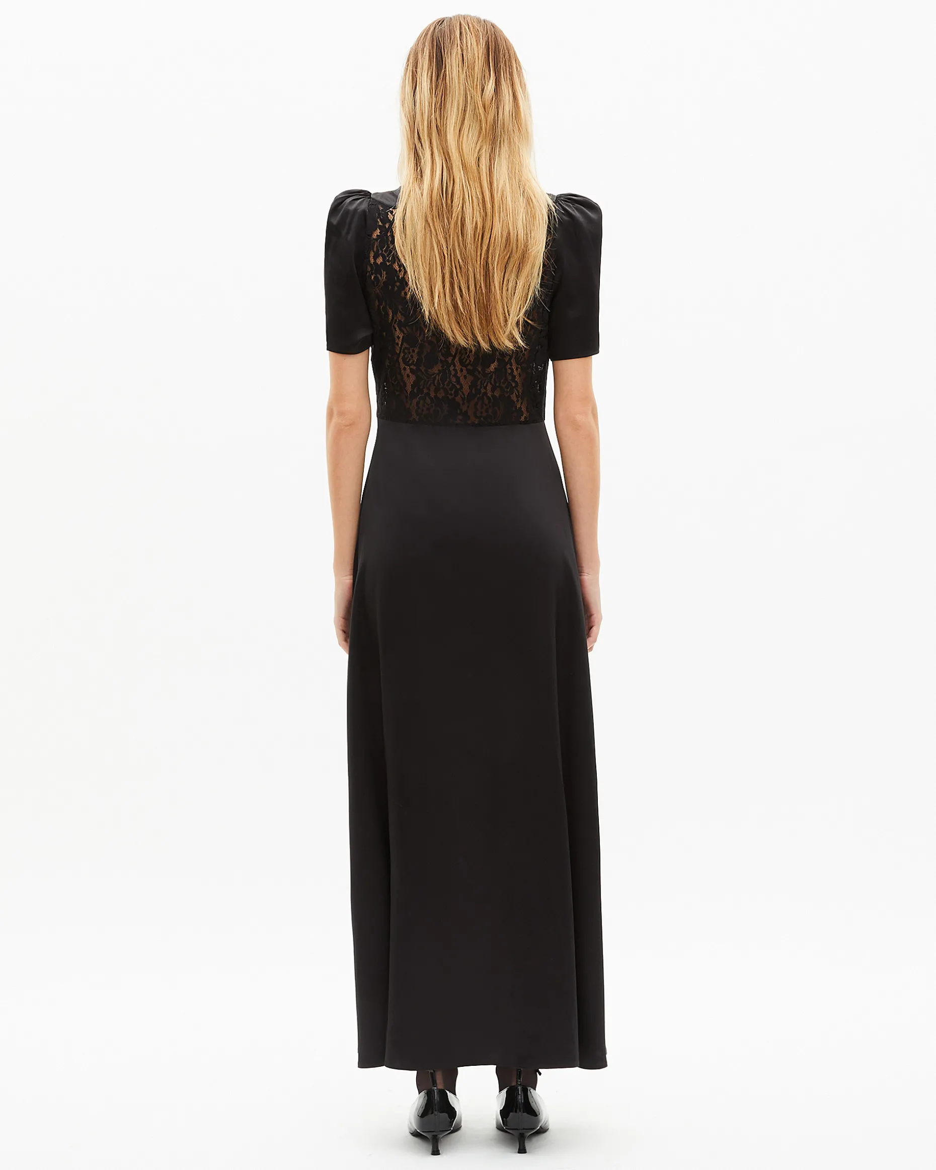 Robe longue en soie avec dentelle noire