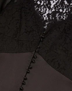 Robe longue en soie avec dentelle noire